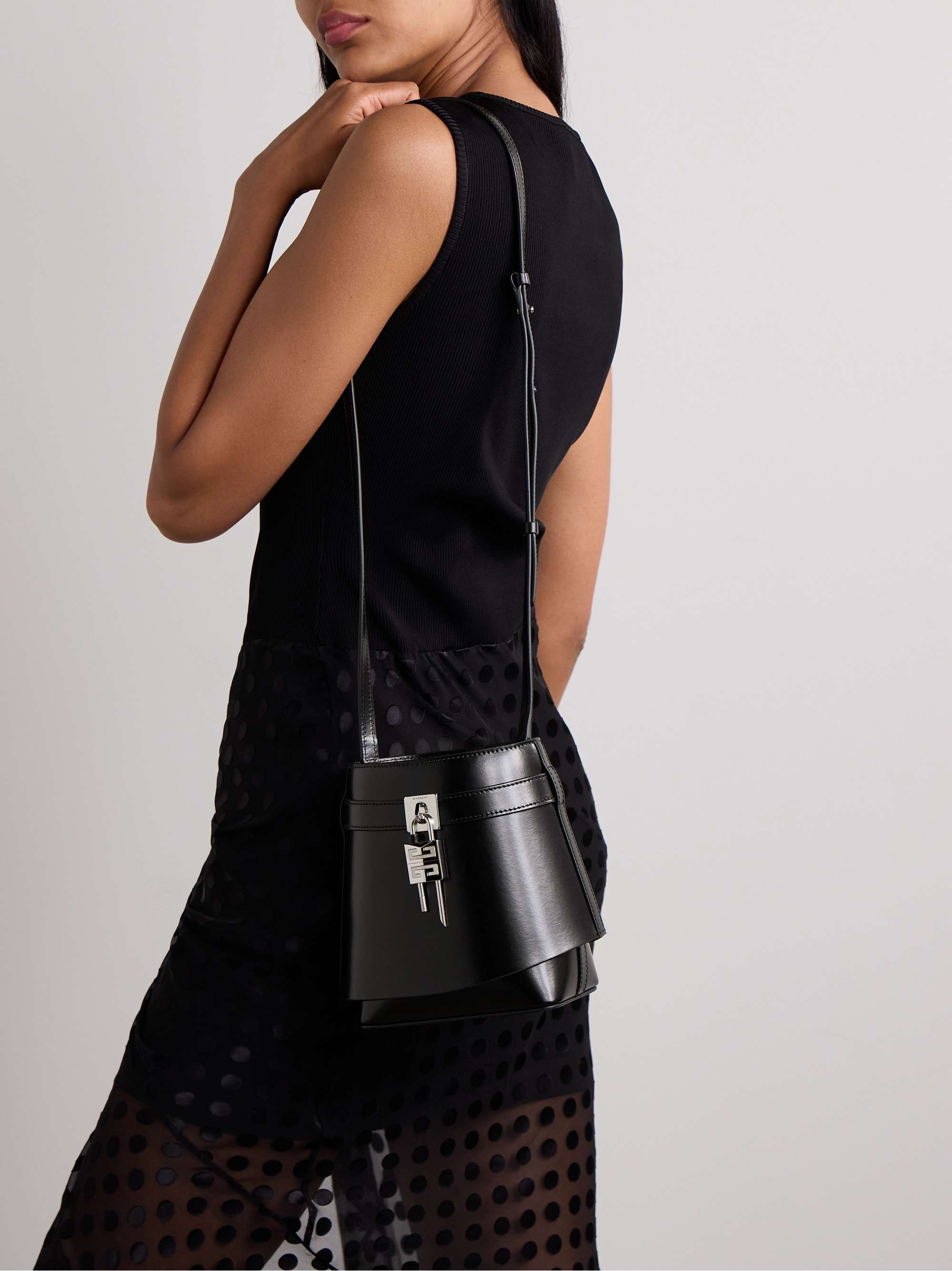 GIVENCHY 