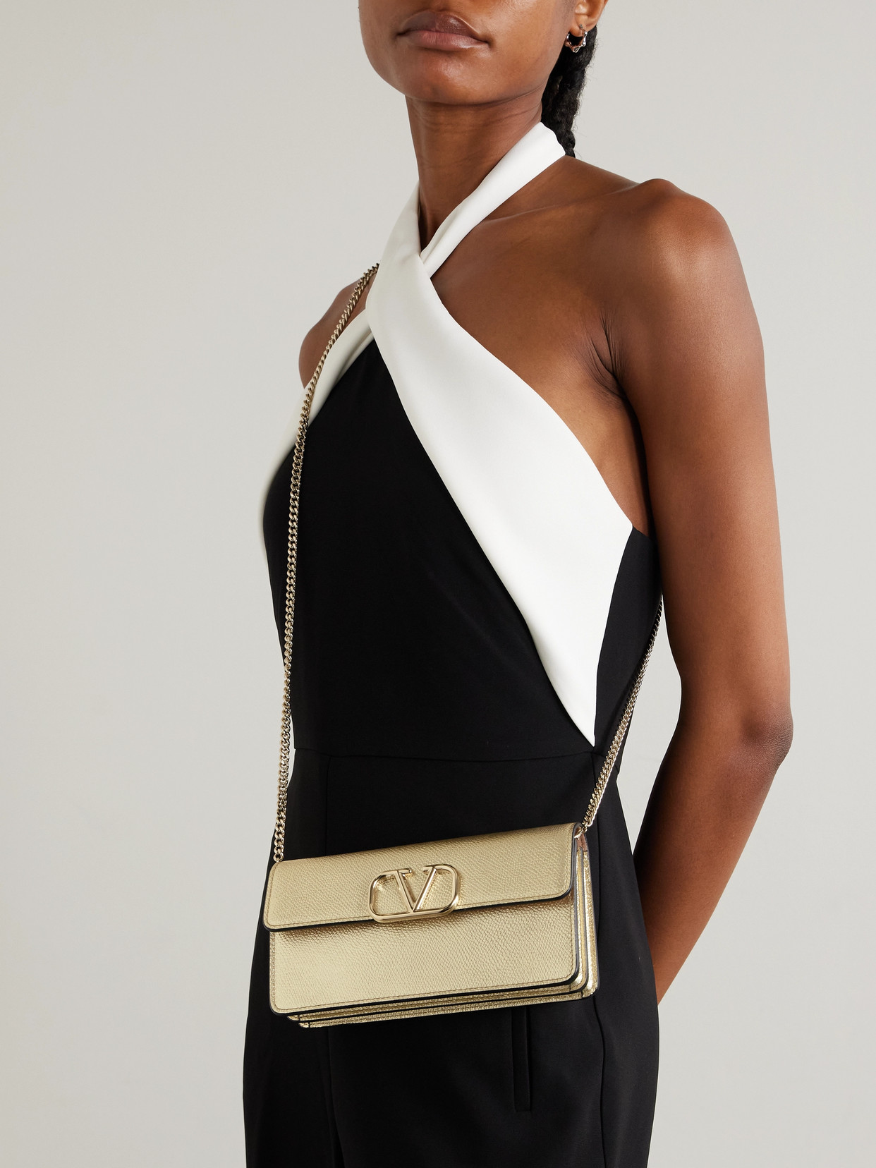 Valentino Vlogo Signature Metallic Leather Wallet On Chain In Gold