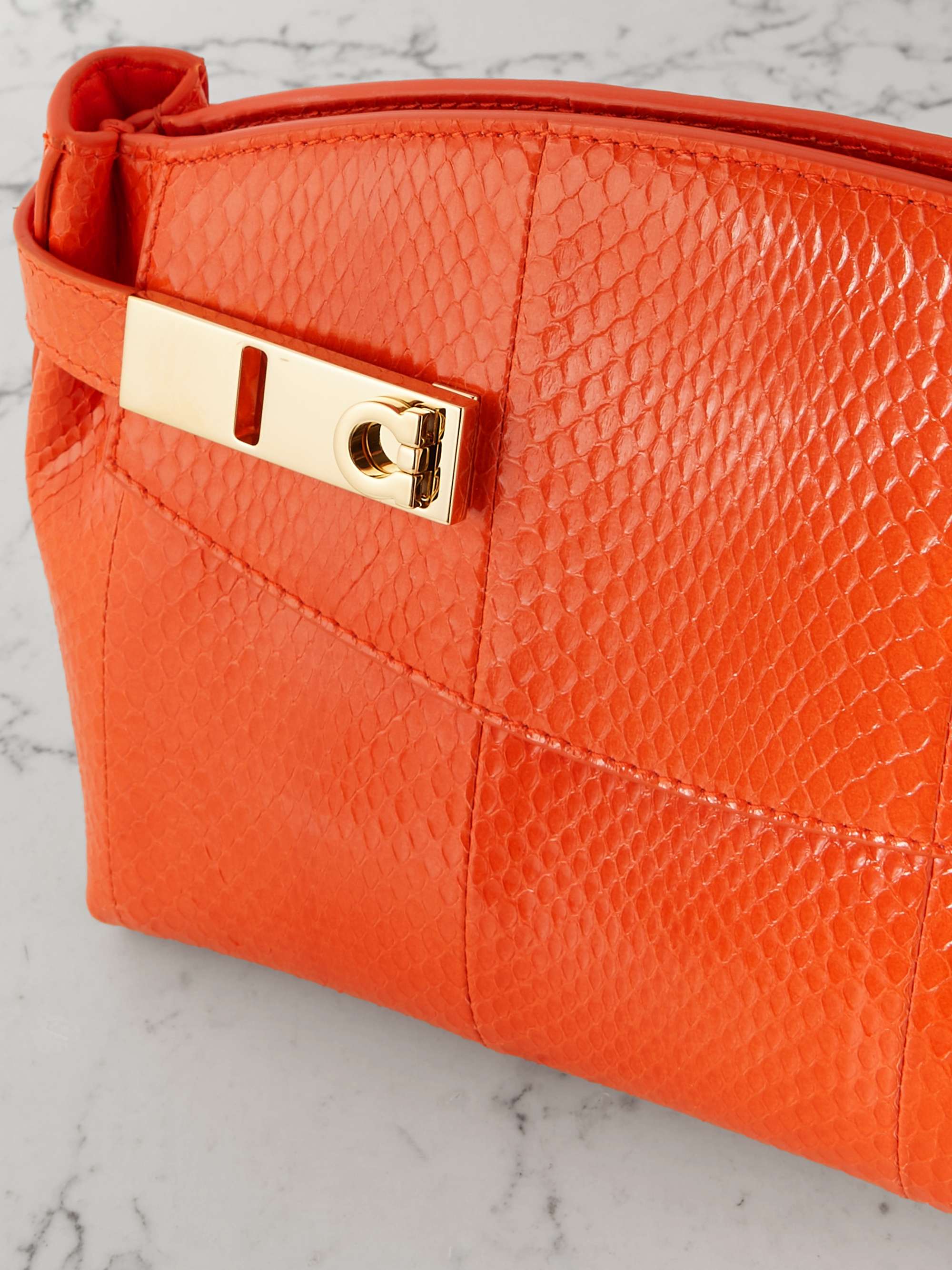 FERRAGAMO 