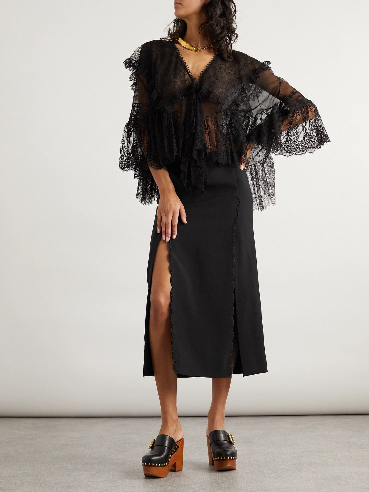 Chloé Scalloped Twill Midi Skirt In Black