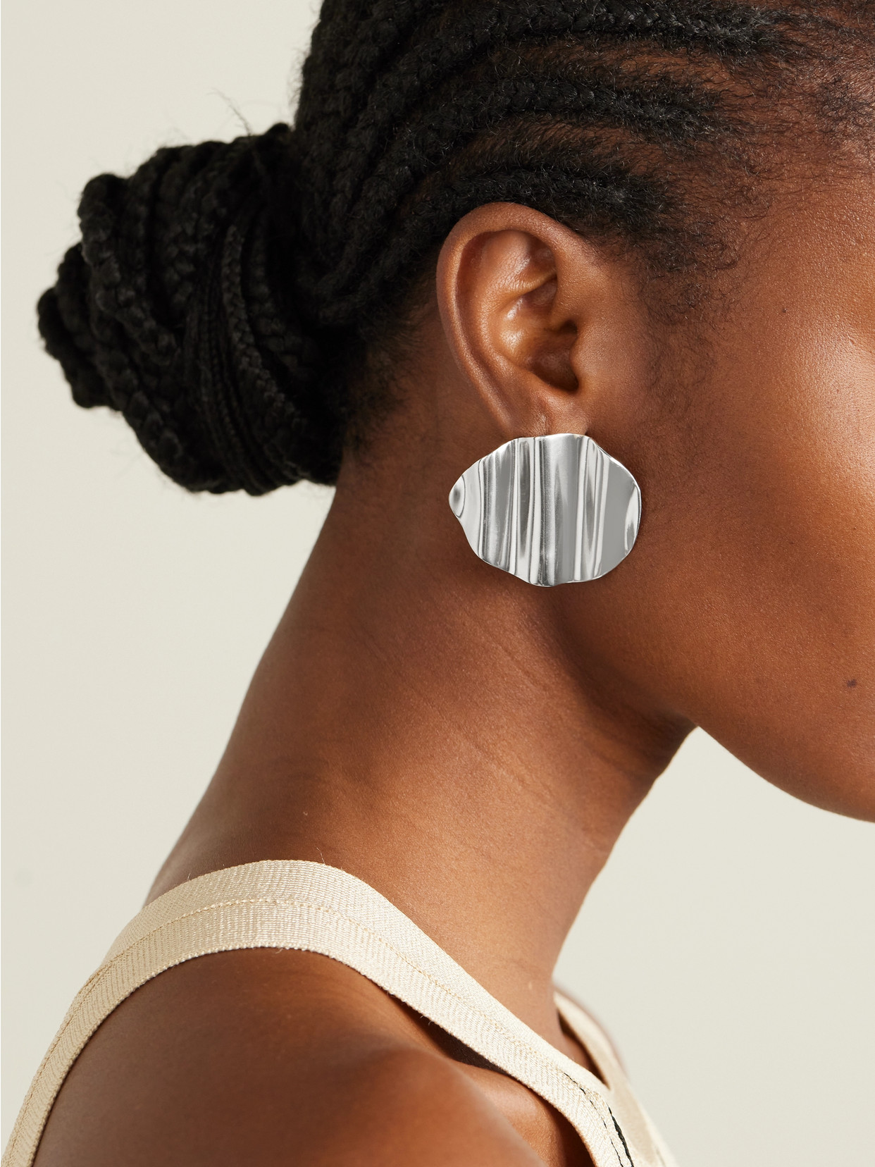 The Ysso L'onda Silver Earrings In Silver