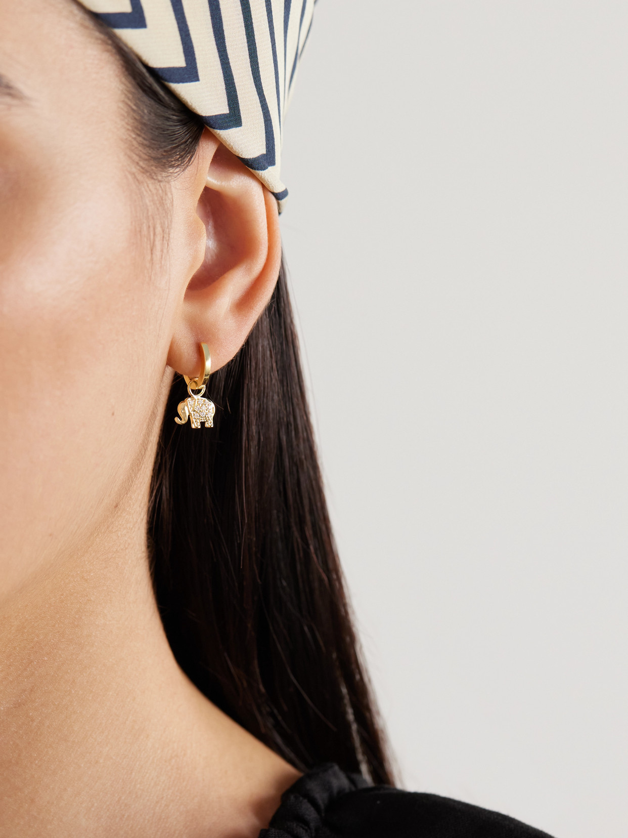 Sydney Evan Mini Elephant 14-karat Gold Diamond Earrings In Gold