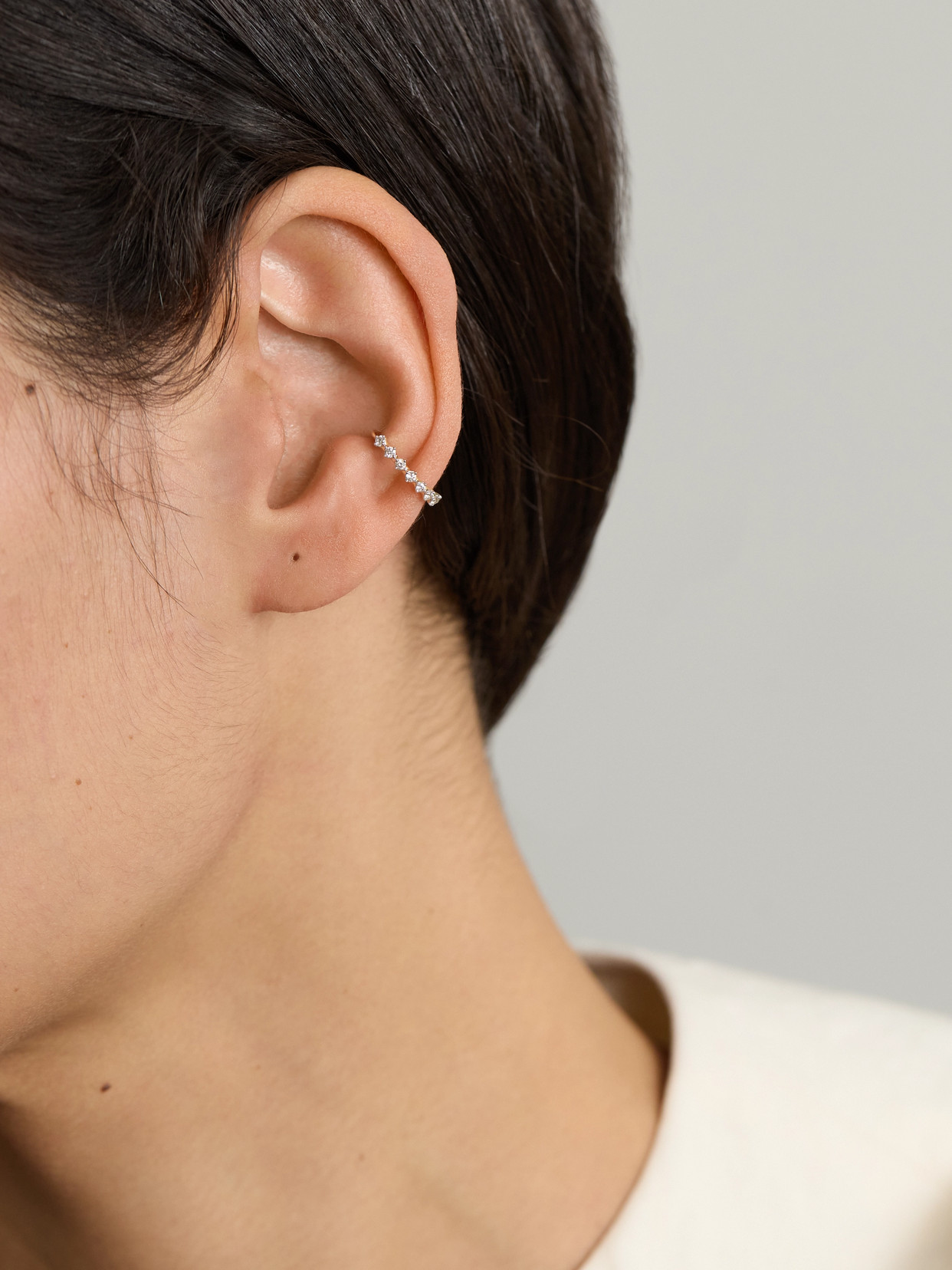 Stone And Strand Bright Lights 10-karat Gold Diamond Ear Cuff In Gold