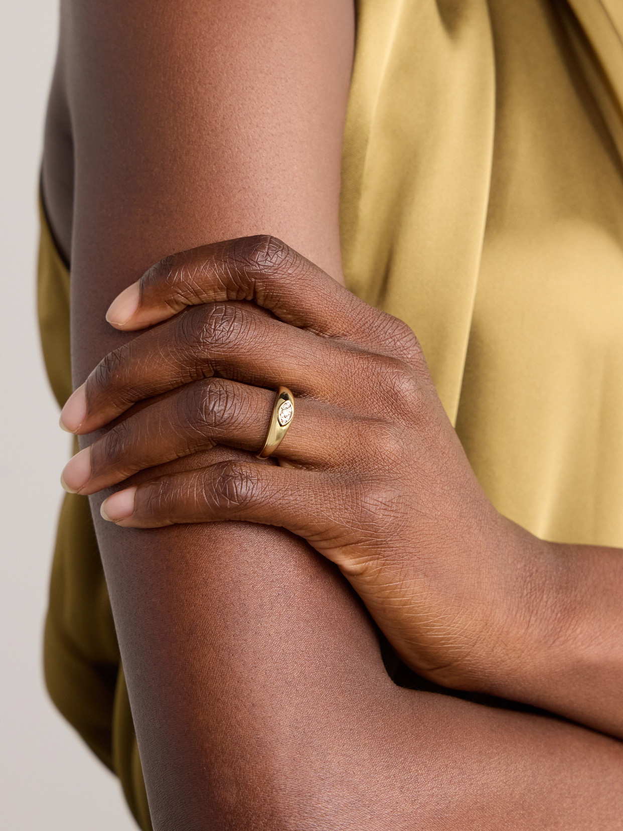 Stone And Strand Muse Dome 10-karat Gold Diamond Ring In Gold