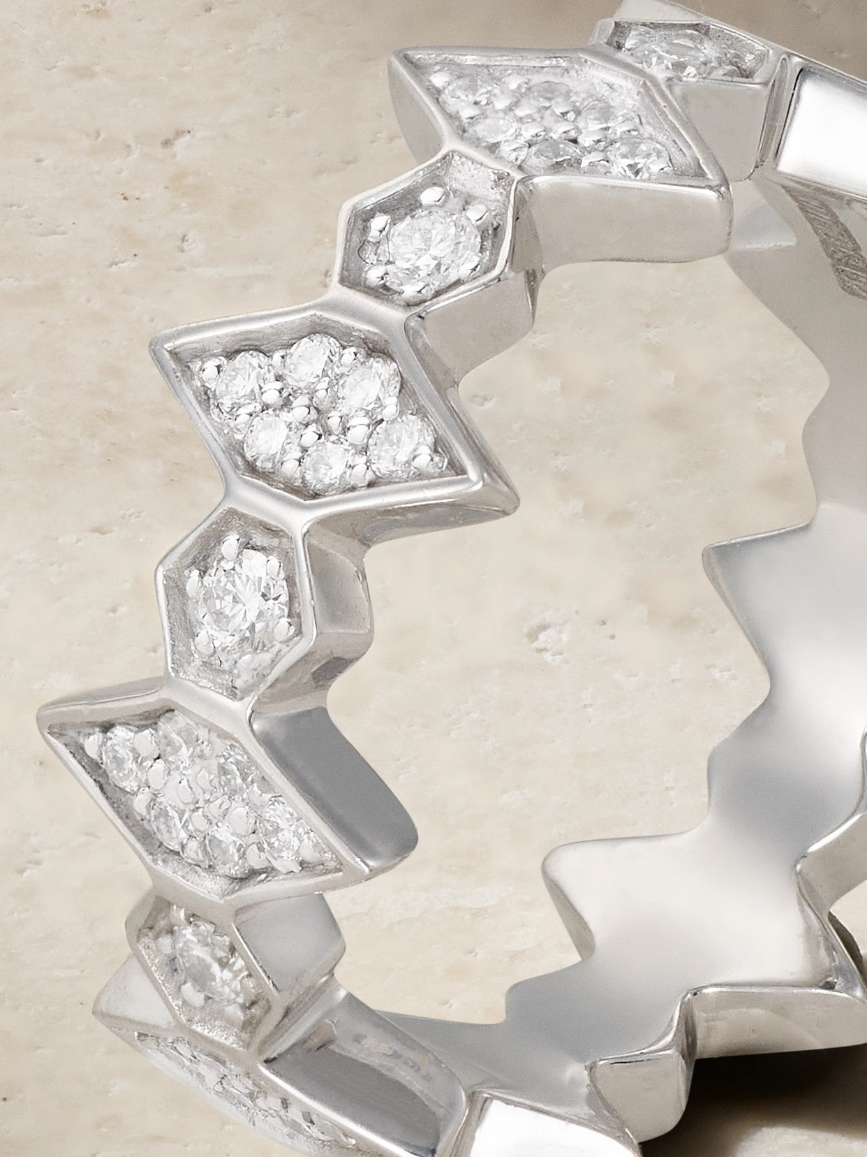 KOLOURS JEWELRY HEXAGON LARGE 18-KARAT WHITE GOLD DIAMOND RING