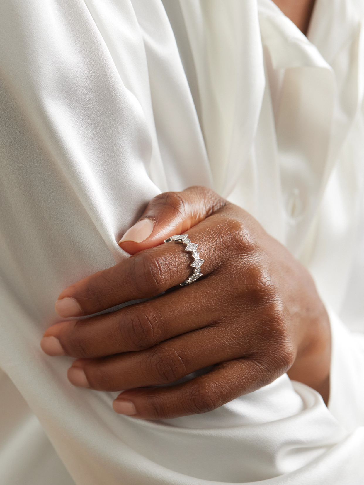KOLOURS JEWELRY HEXAGON LARGE 18-KARAT WHITE GOLD DIAMOND RING