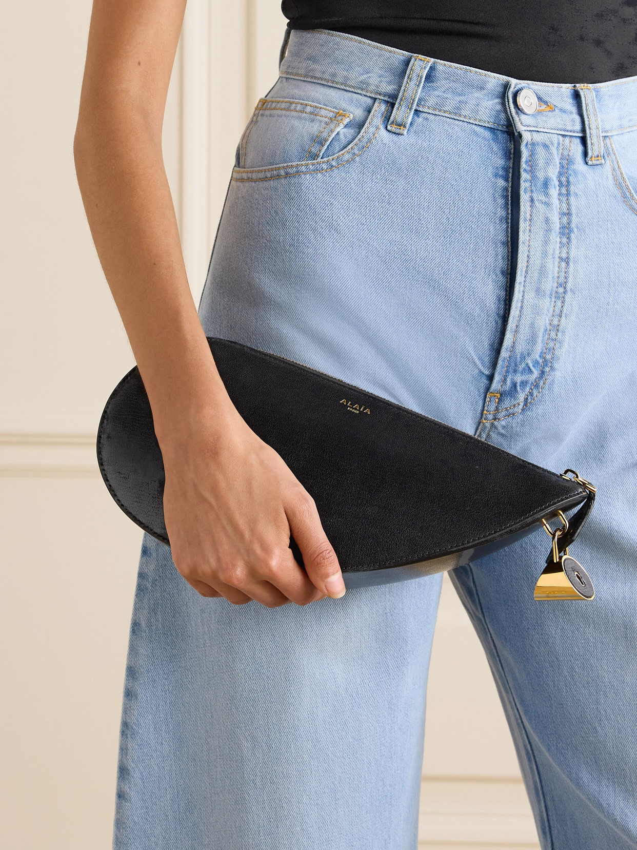 Alaïa Le Demi-caur Leather Clutch In Black