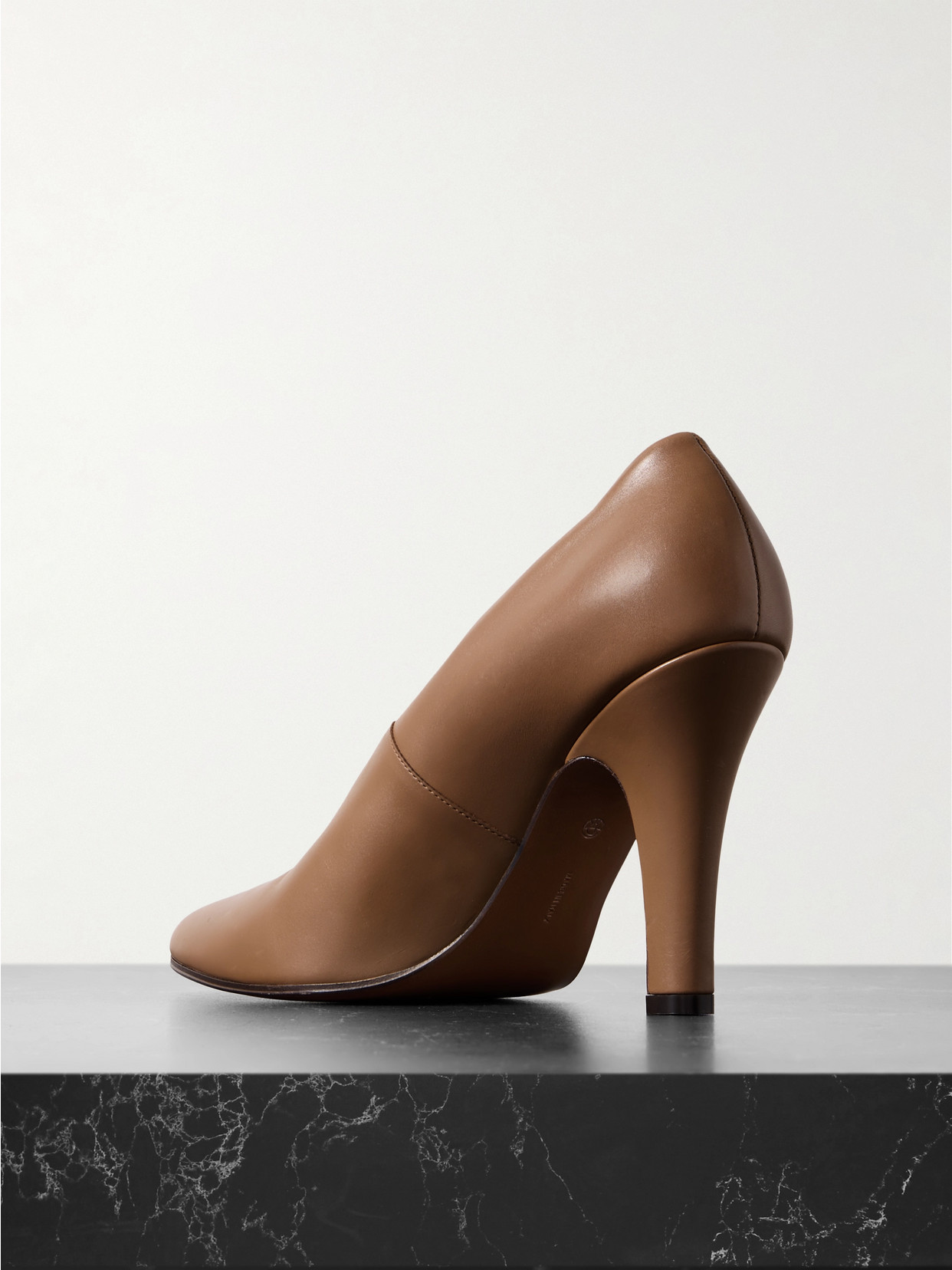 The Row Prudens 90 Calf Leather Pumps In Brown