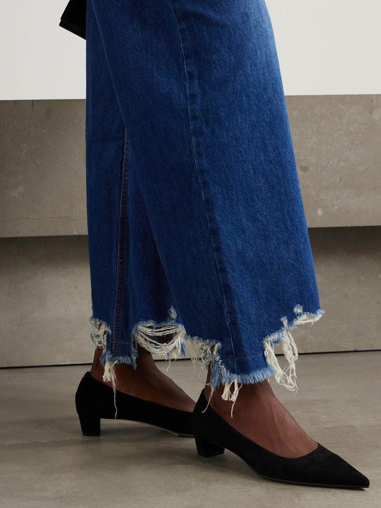 Aeyde Judi Suede Pumps In Black