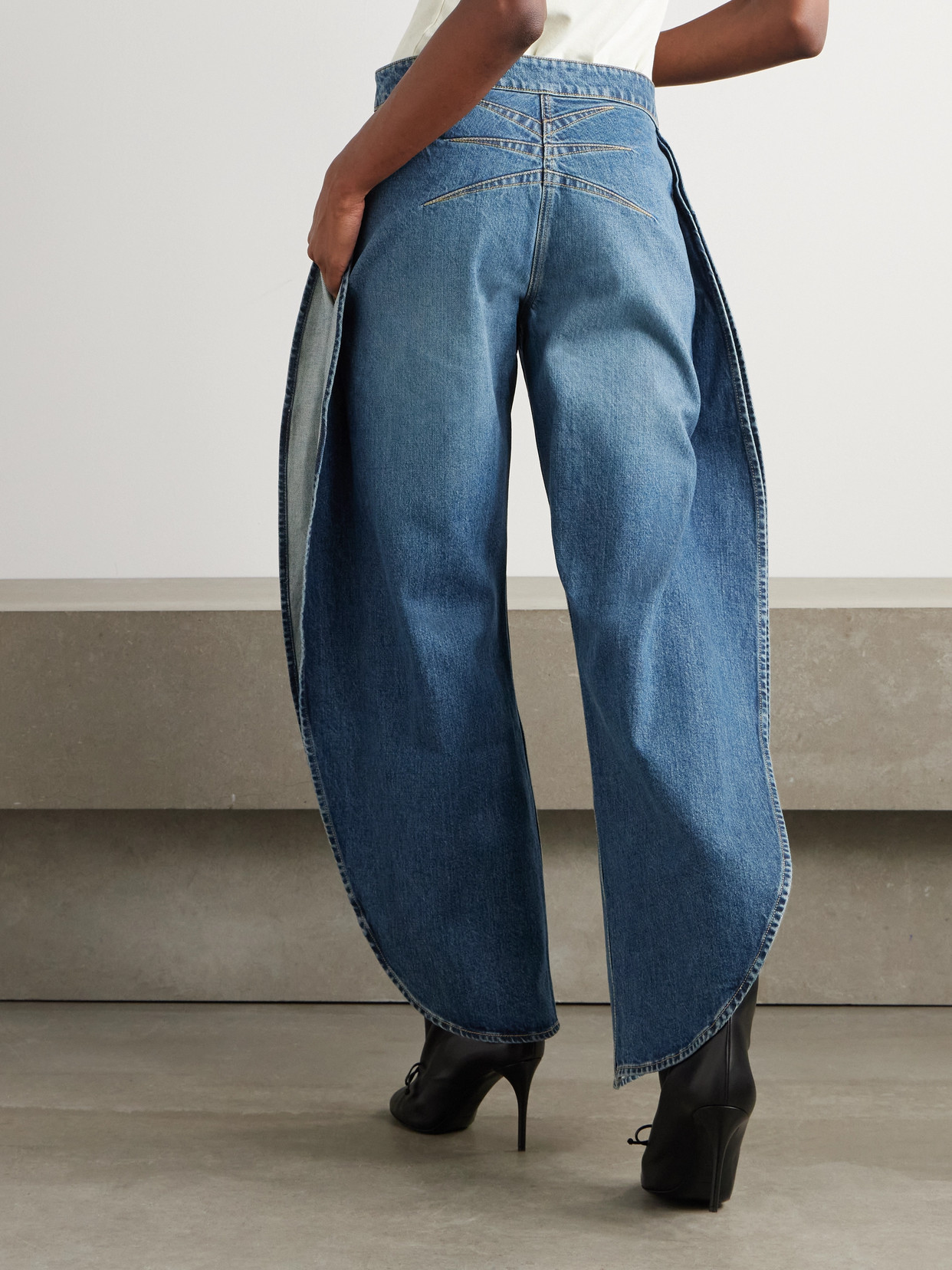Alaïa Round Stretch Mid-rise Wide-leg Jeans In Blue
