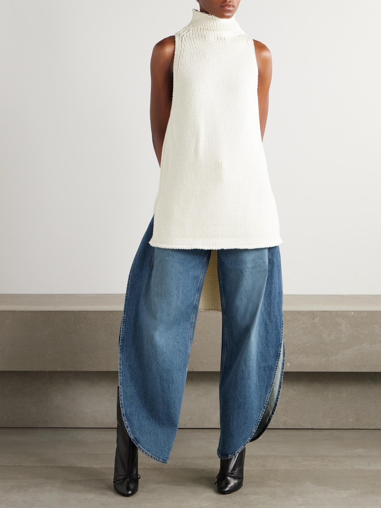 Alaïa Round Stretch Mid-rise Wide-leg Jeans In Blue