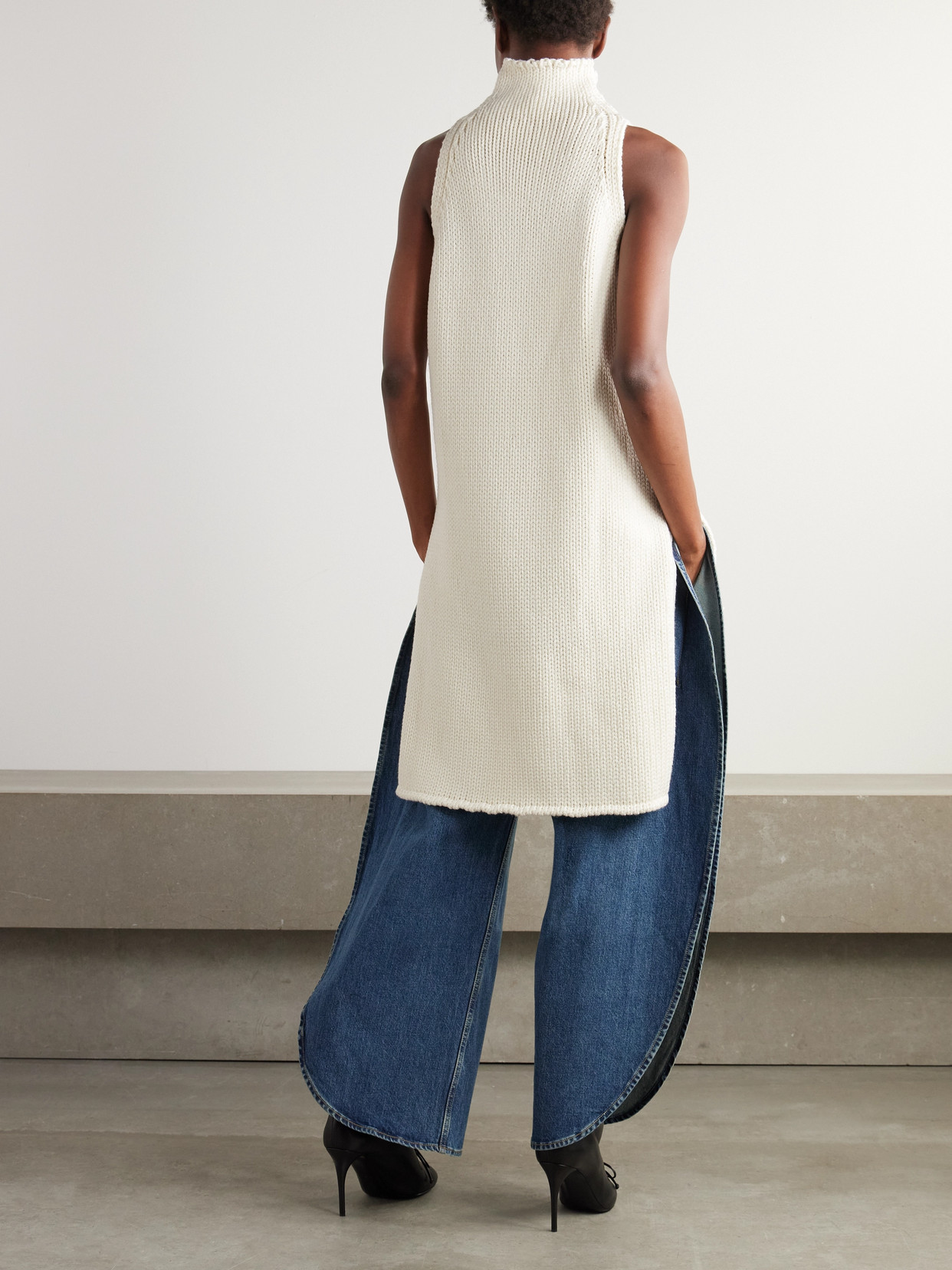 Alaïa Sleeveless Wool Turtleneck Sweater In White