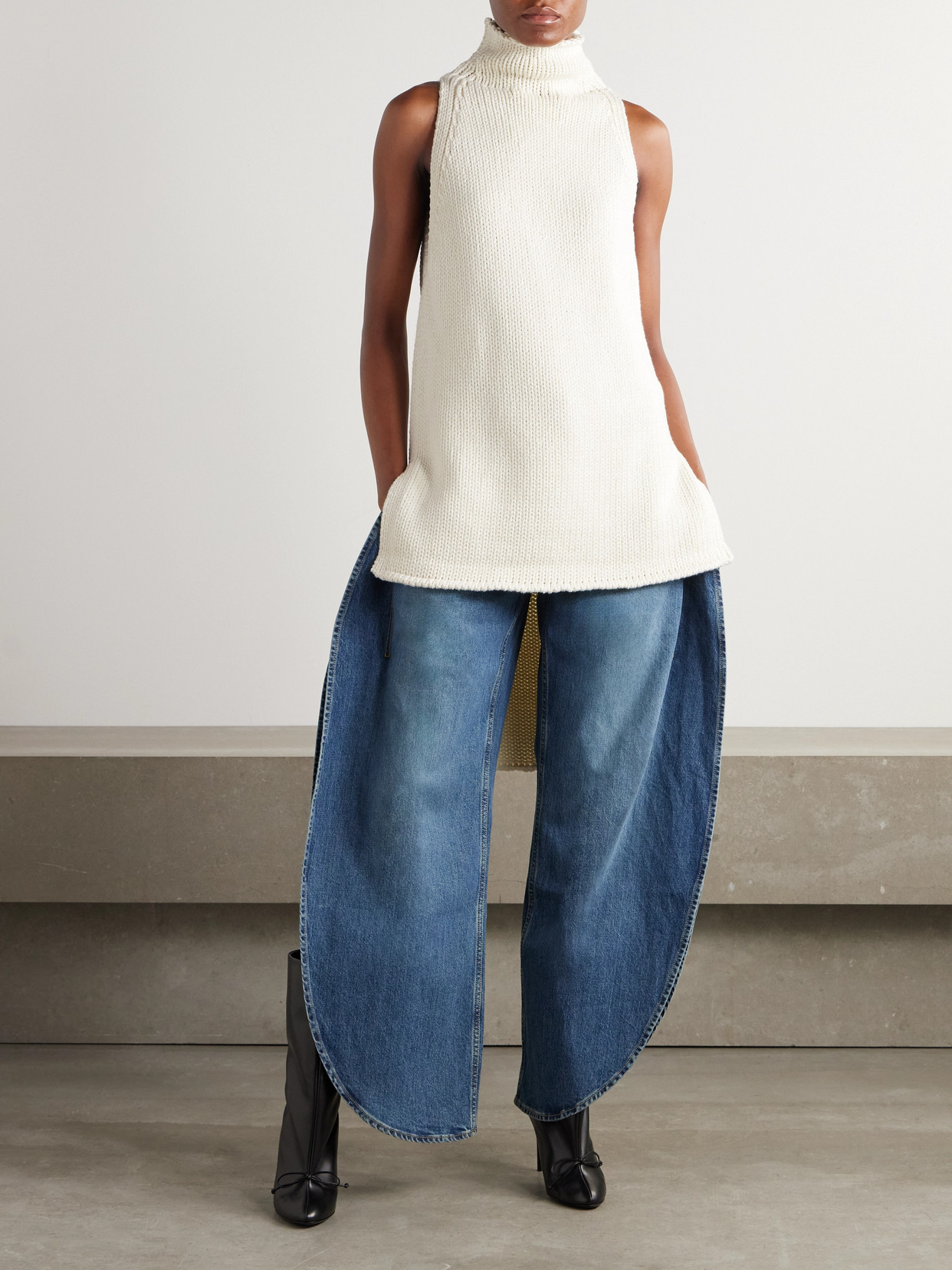Alaïa Sleeveless Wool Turtleneck Sweater In White
