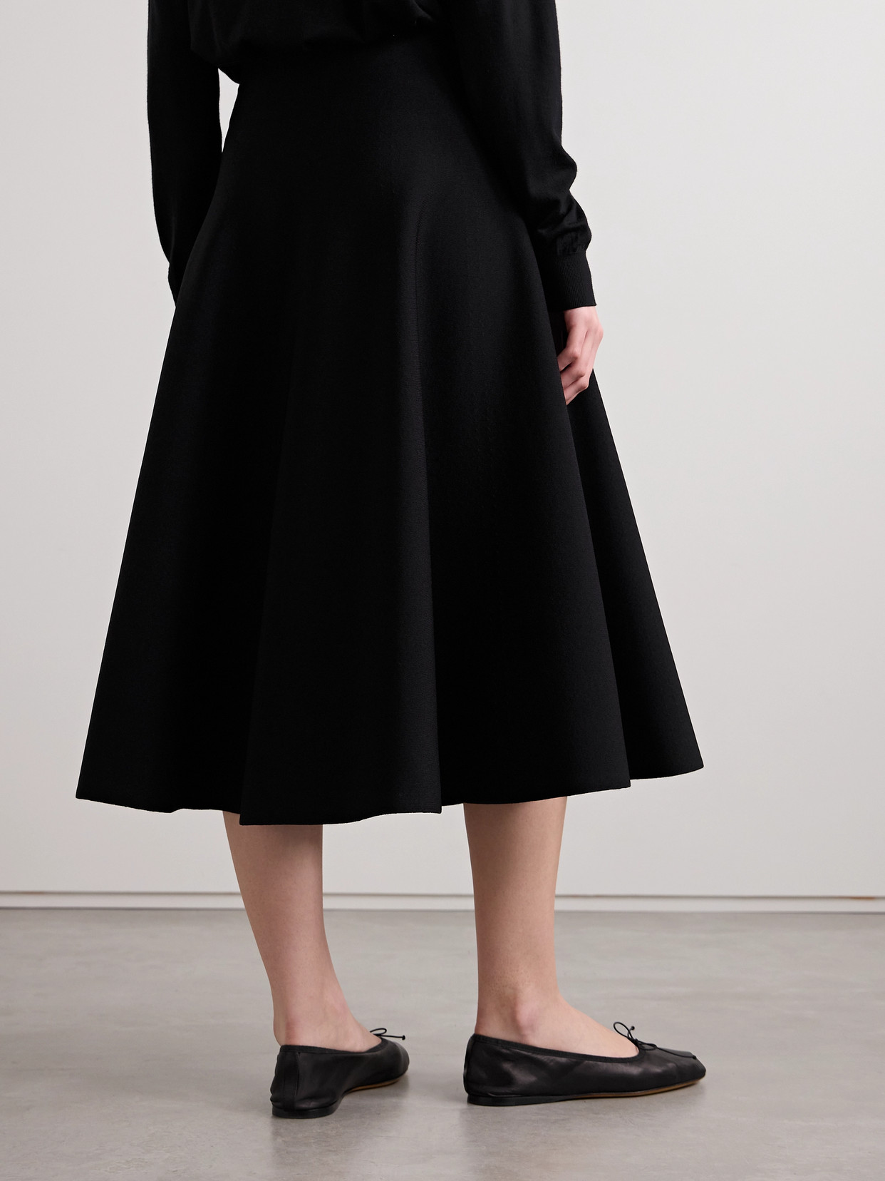 The Row Jaliah Linen And Cotton-blend Midi Skirt In Black