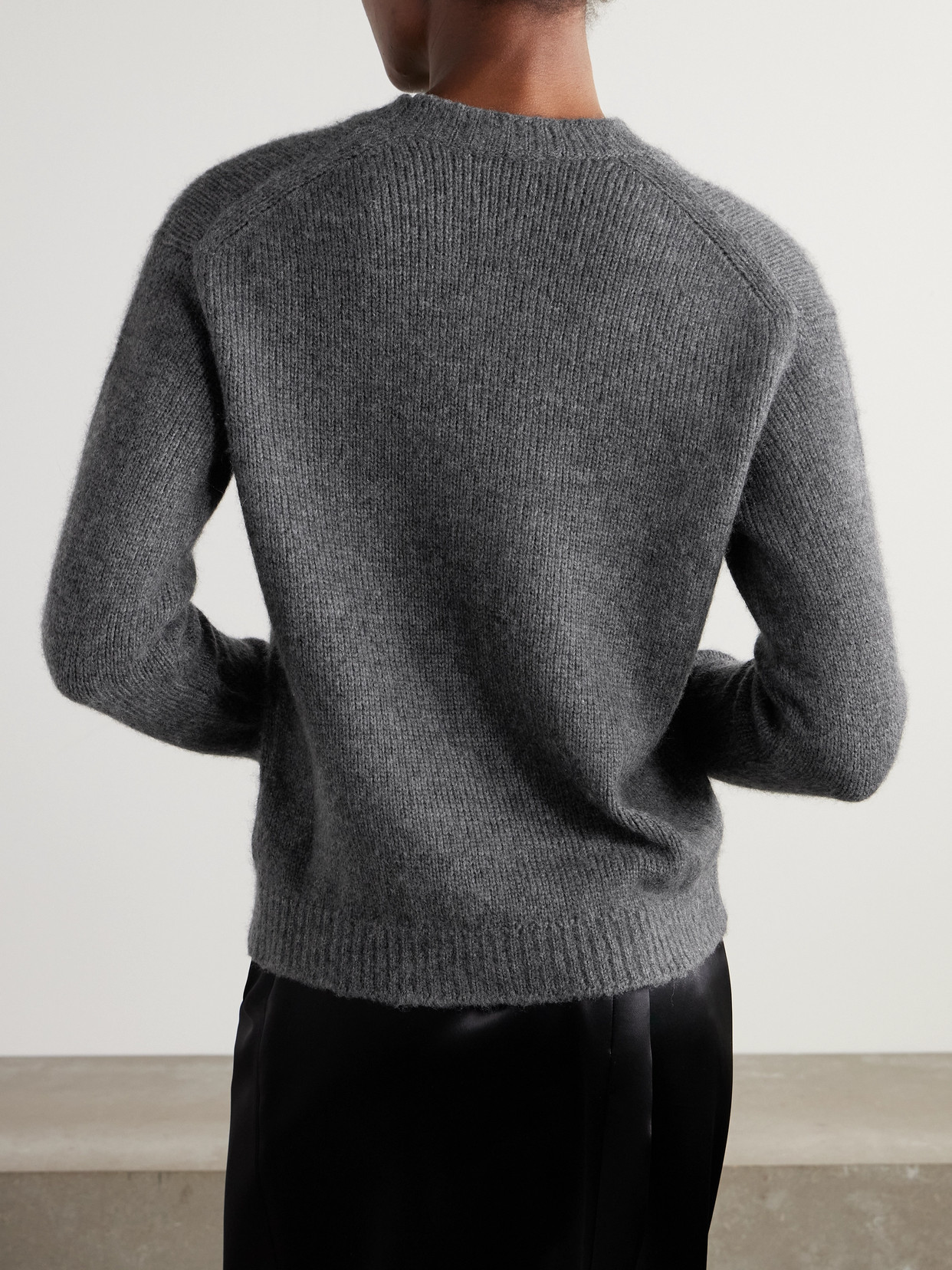 The Row Harini Brushed-cashmere Sweater In Gray