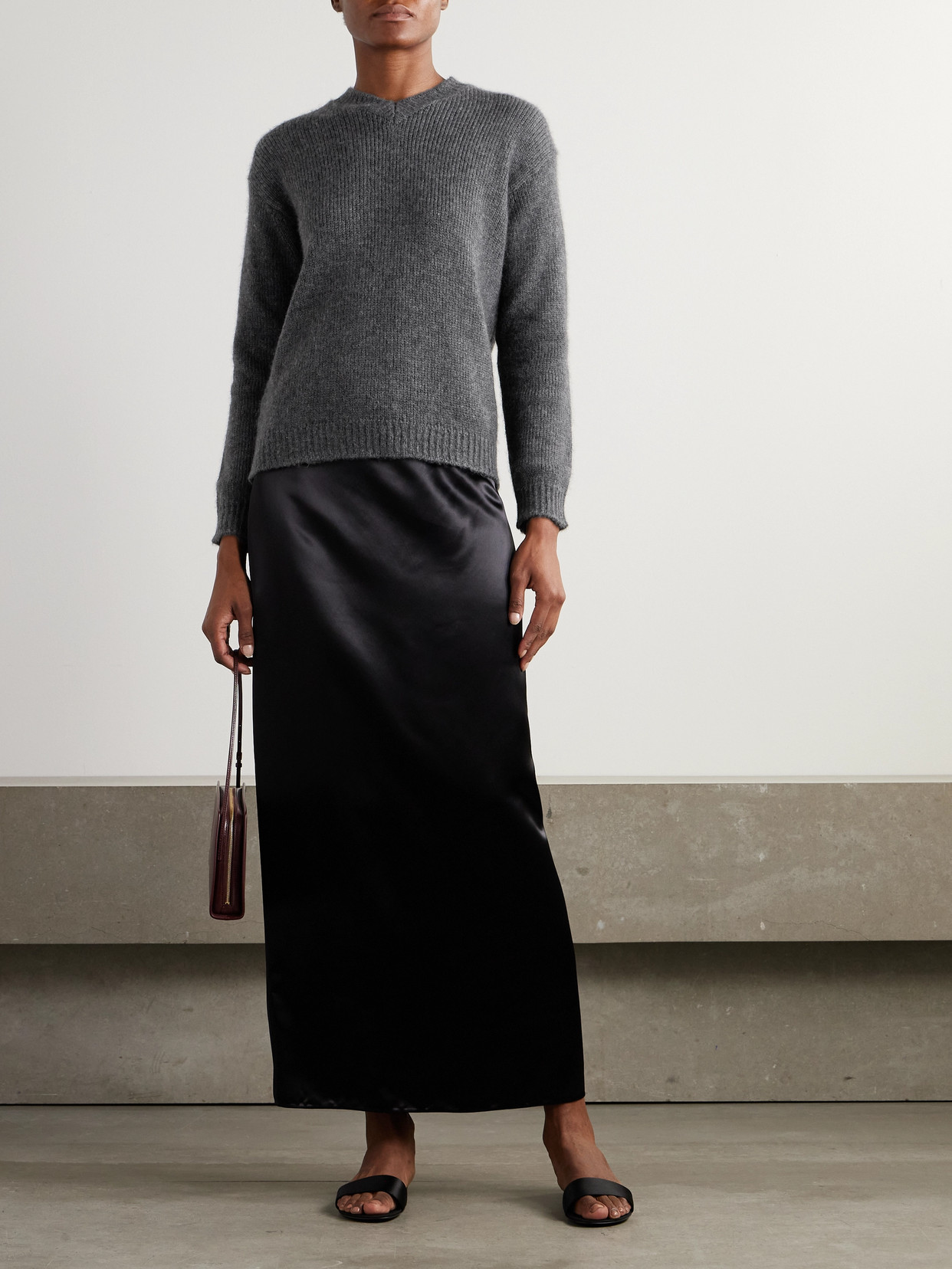 The Row Harini Brushed-cashmere Sweater In Gray