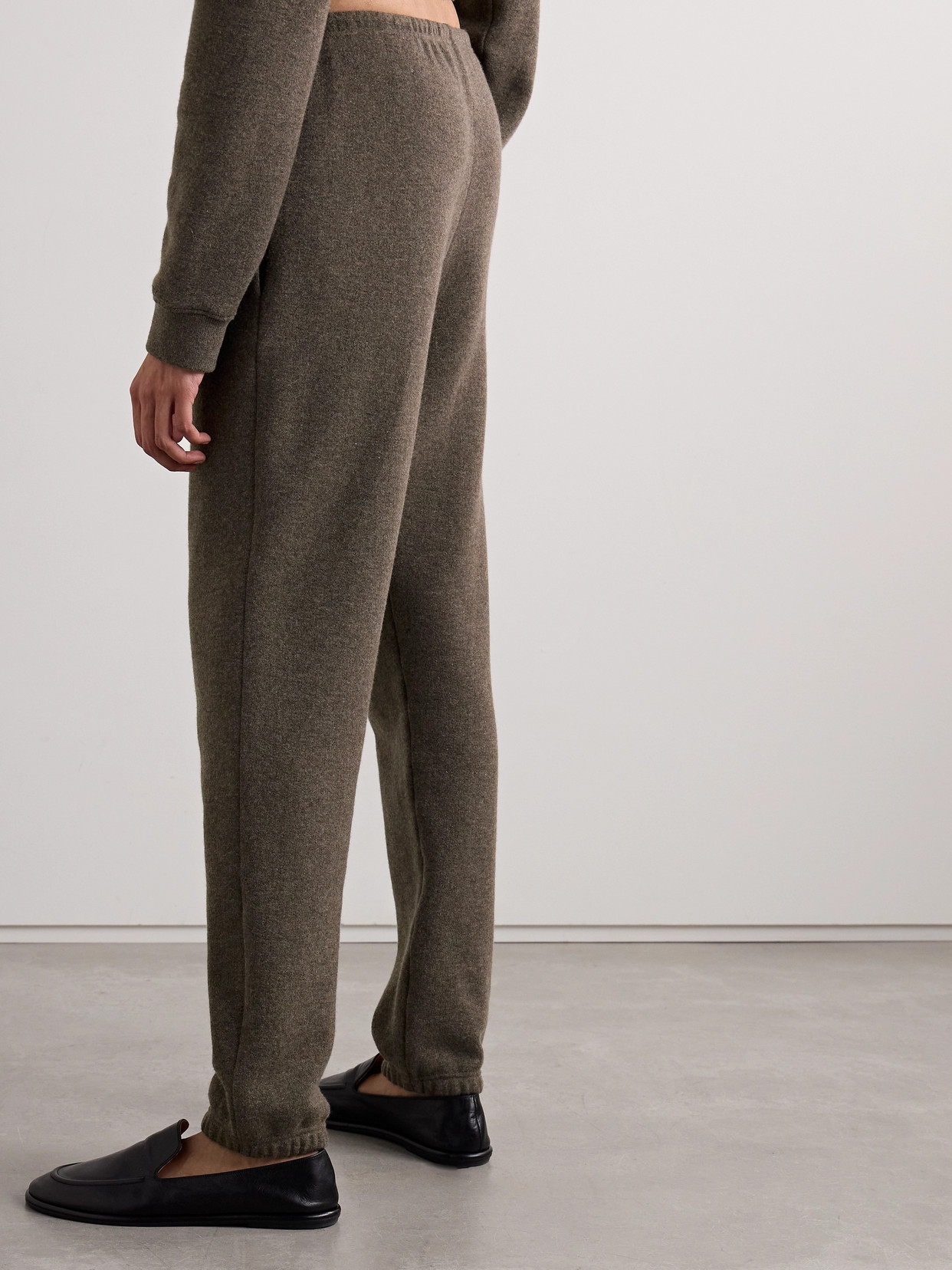 The Row Teo Drawstring Sweatpants In Brown