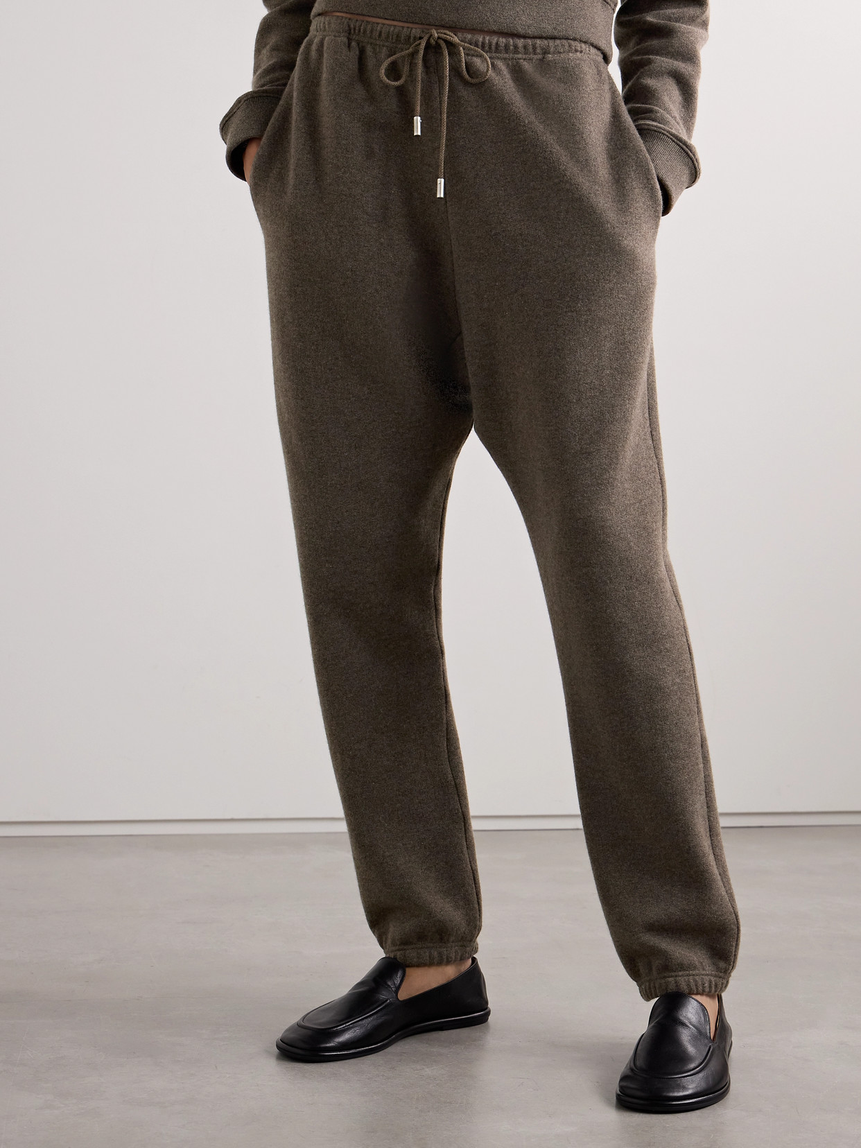 The Row Teo Drawstring Sweatpants In Brown