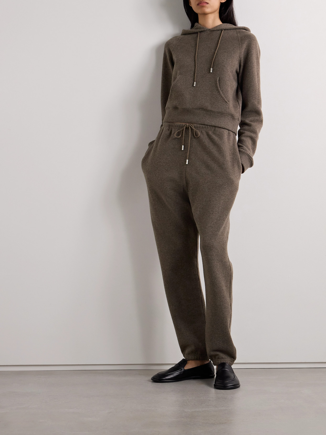 The Row Teo Drawstring Sweatpants In Brown