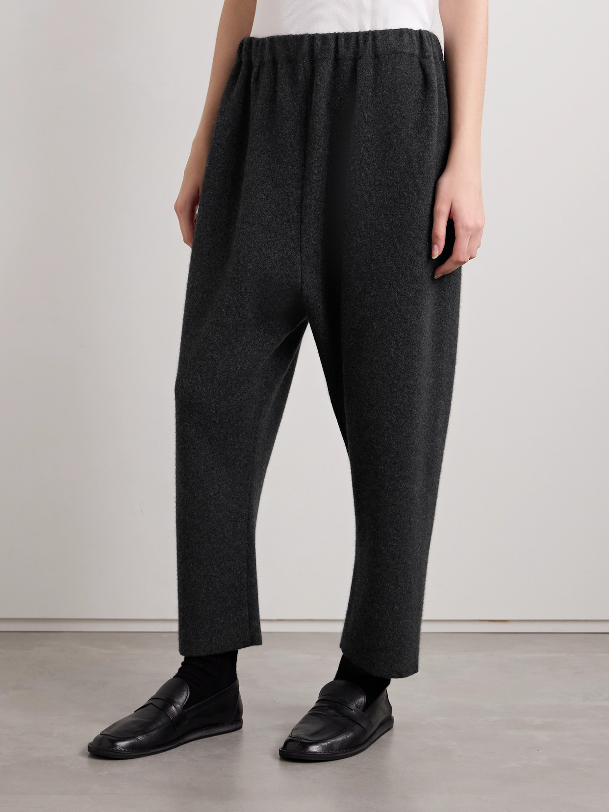 The Row Herea Cropped Brushed-cashmere Tapered Pants In Gray