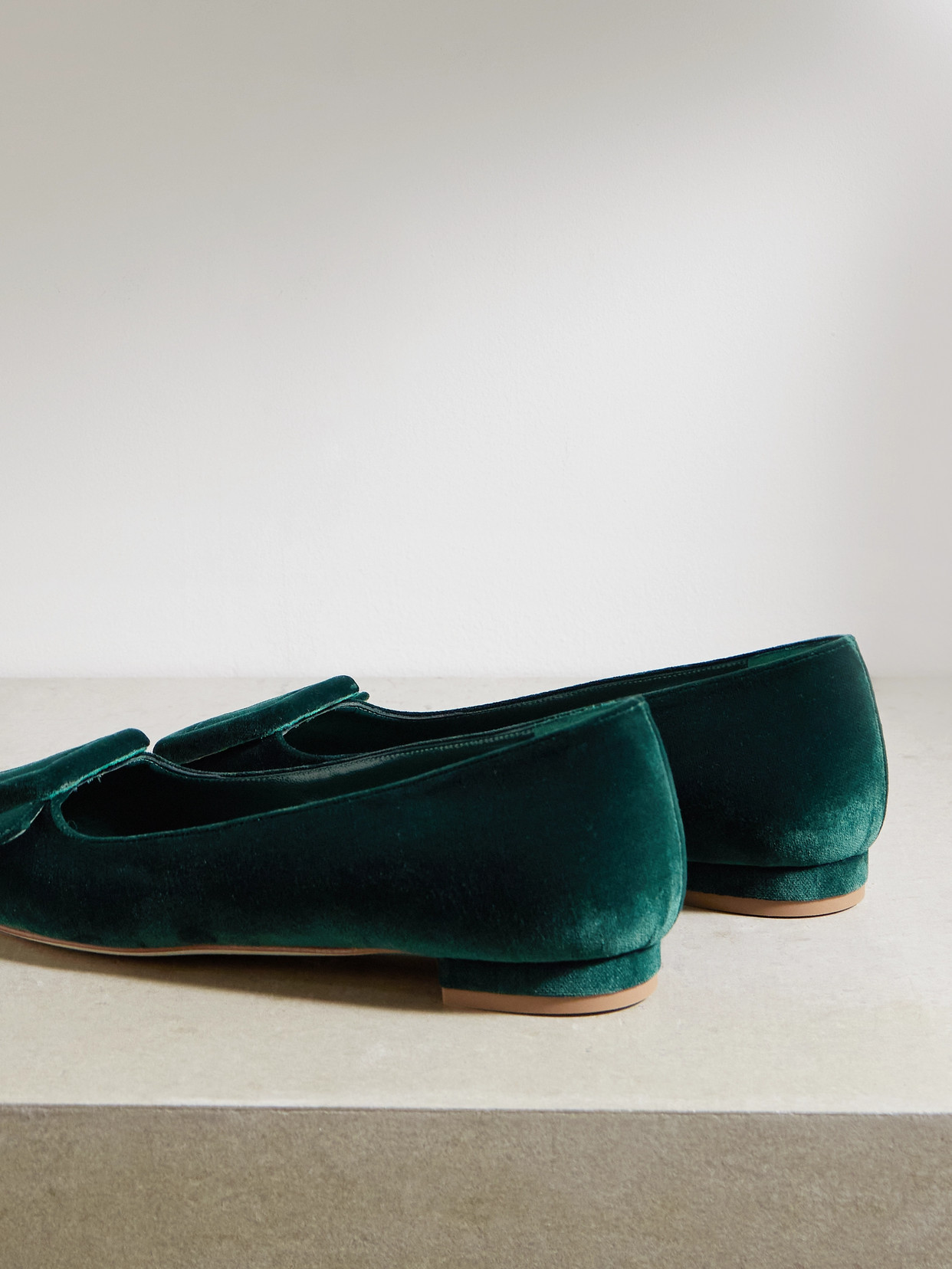 MANOLO BLAHNIK MAYSALE VELVET POINTED-TOE FLATS