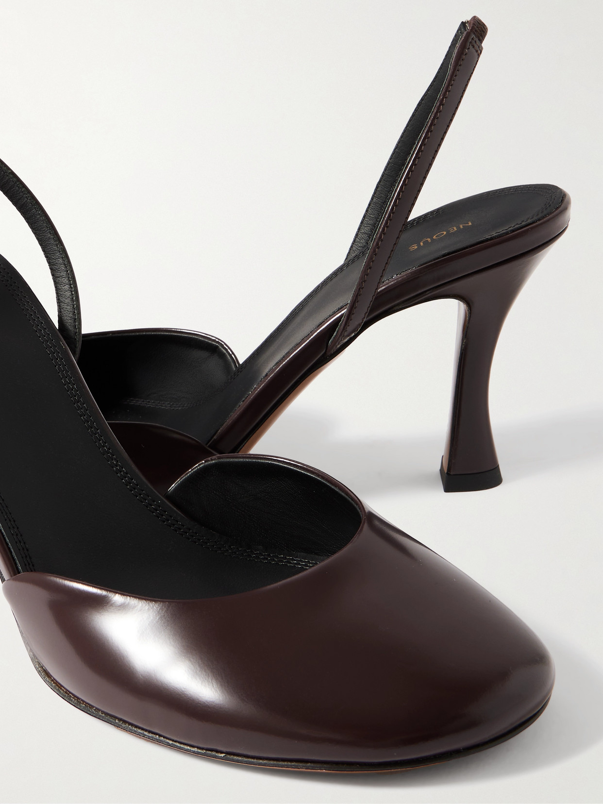 Neous Baten Glossed-leather Slingback Pumps In Brown