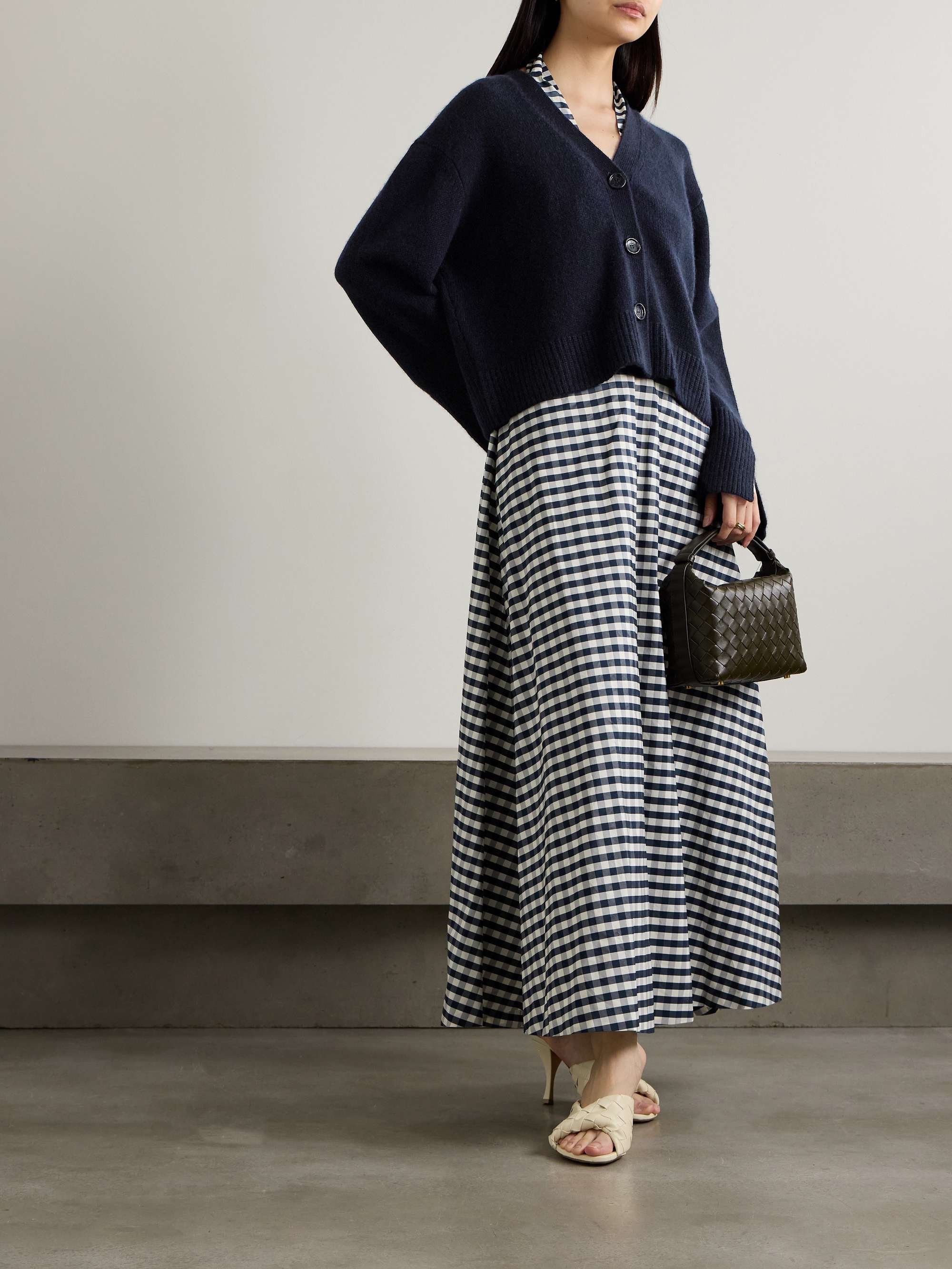 ALLUDE 
