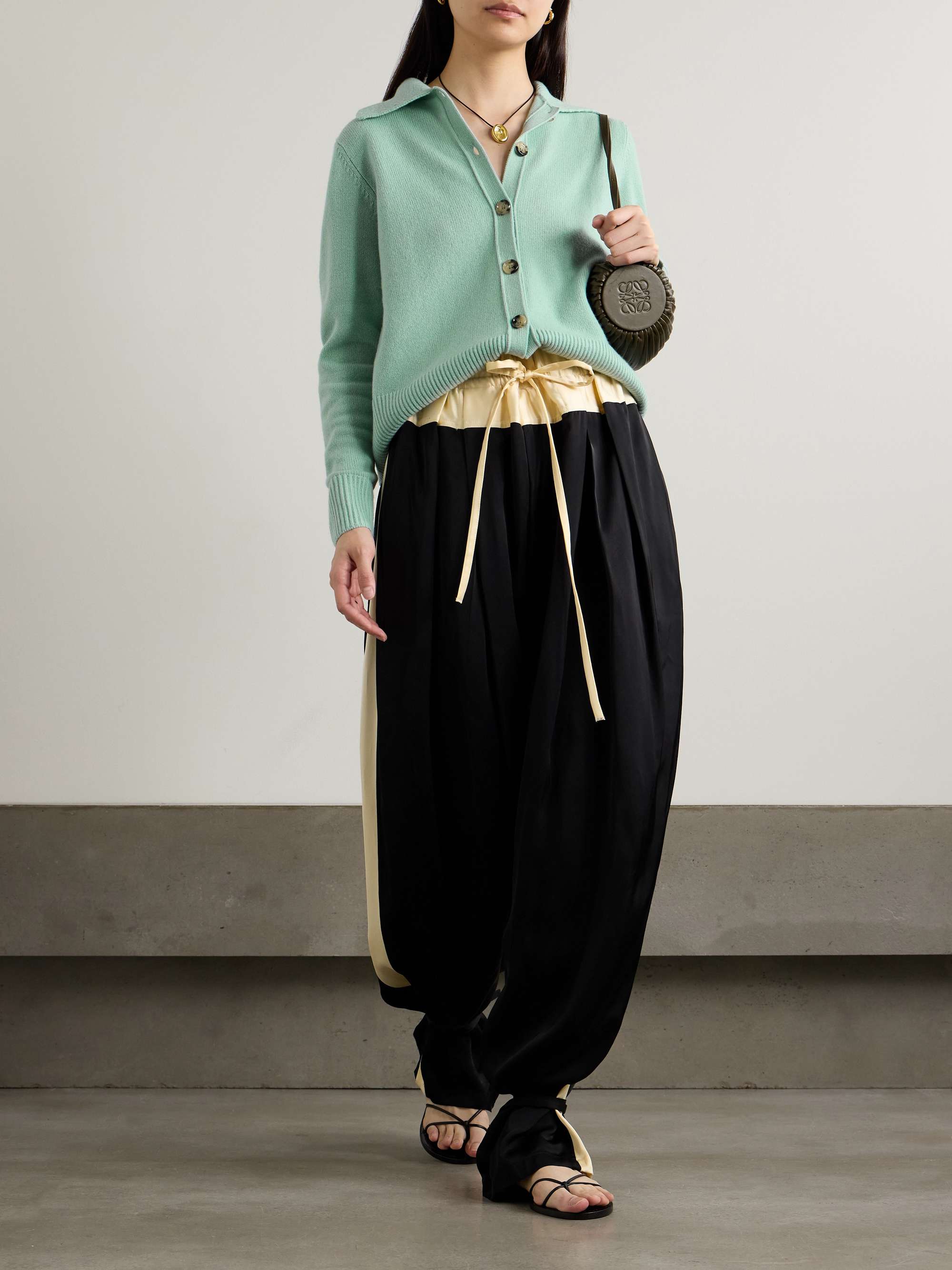 ALLUDE 