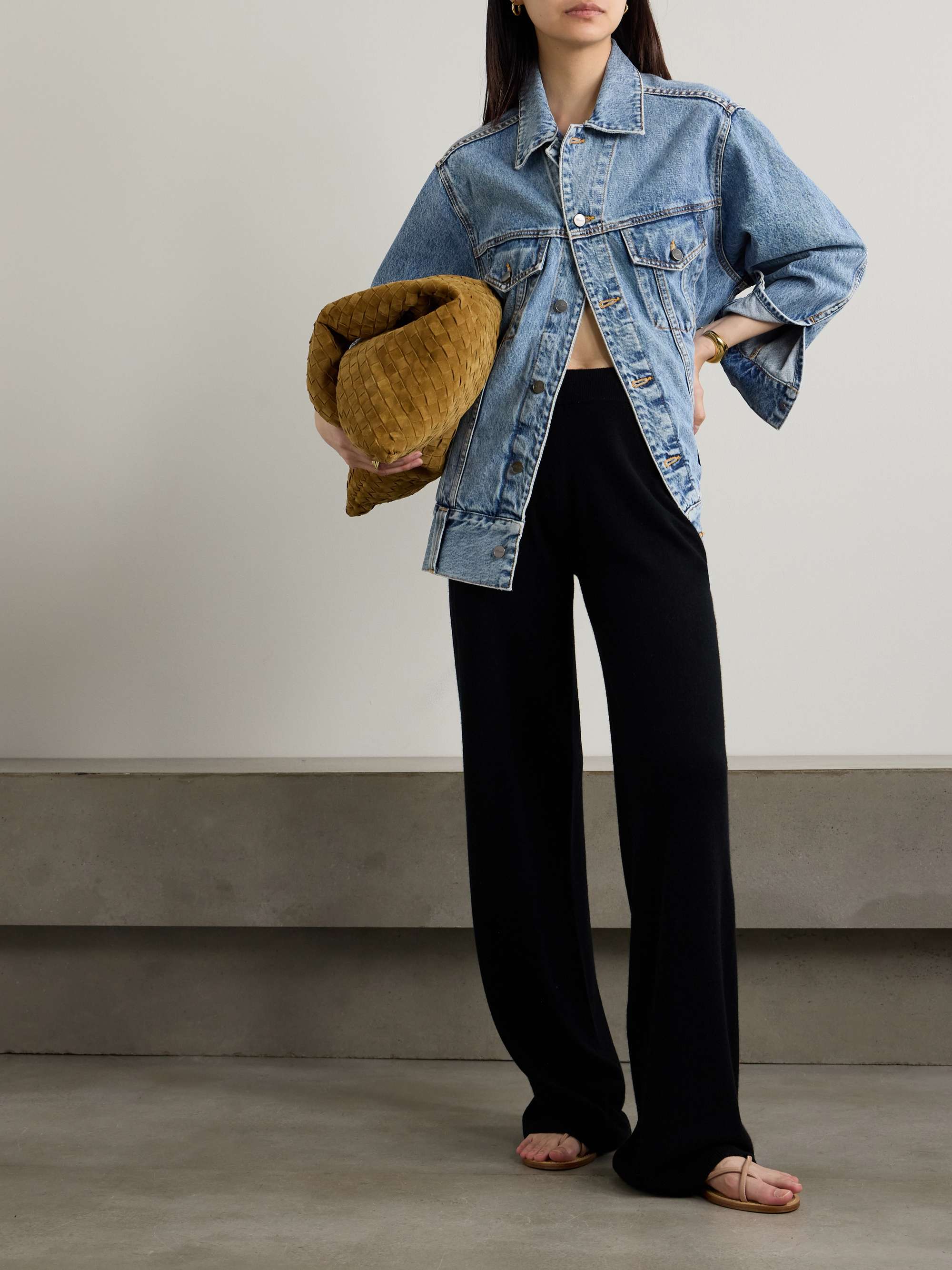 ALLUDE 