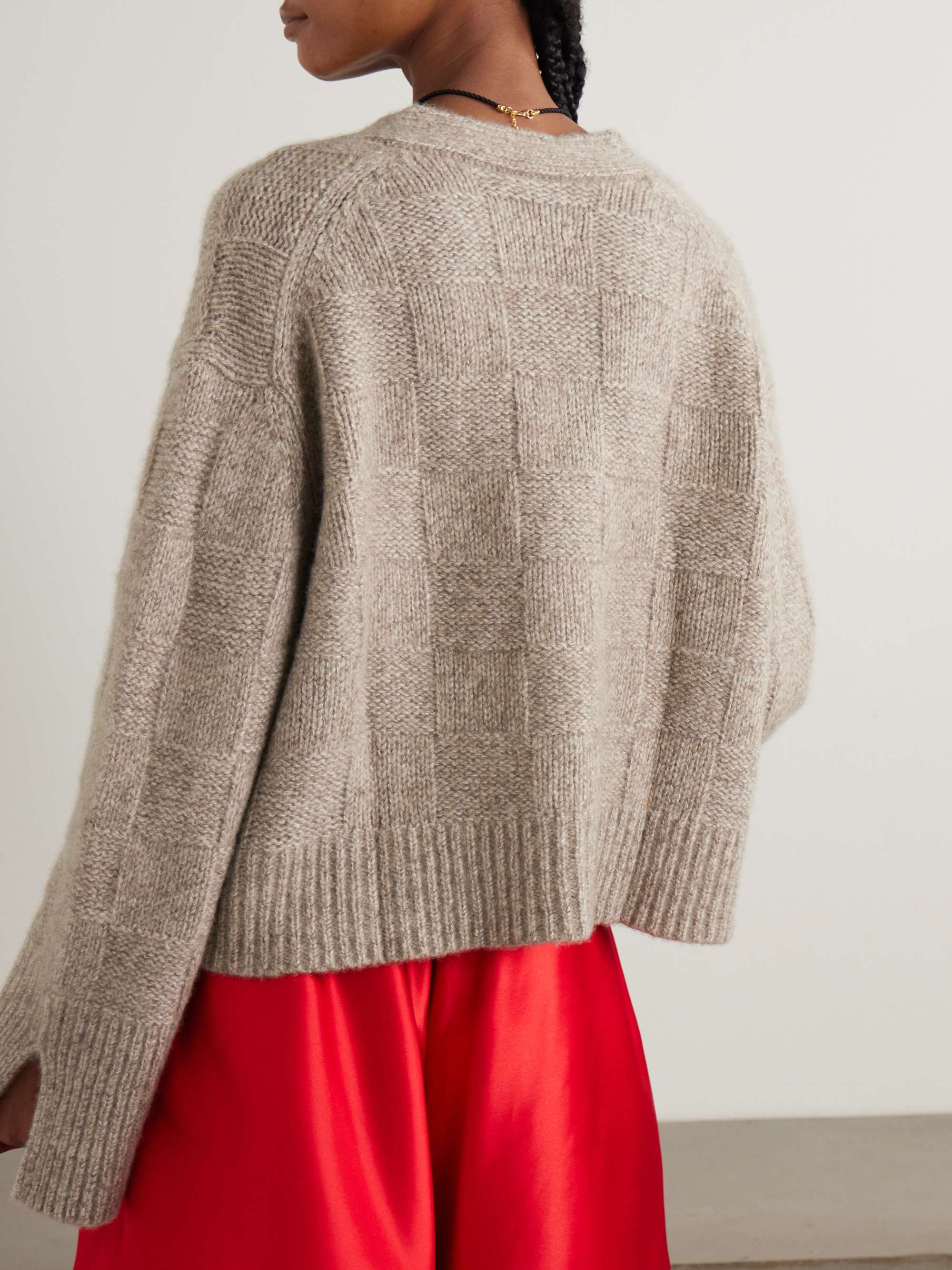 ALLUDE 