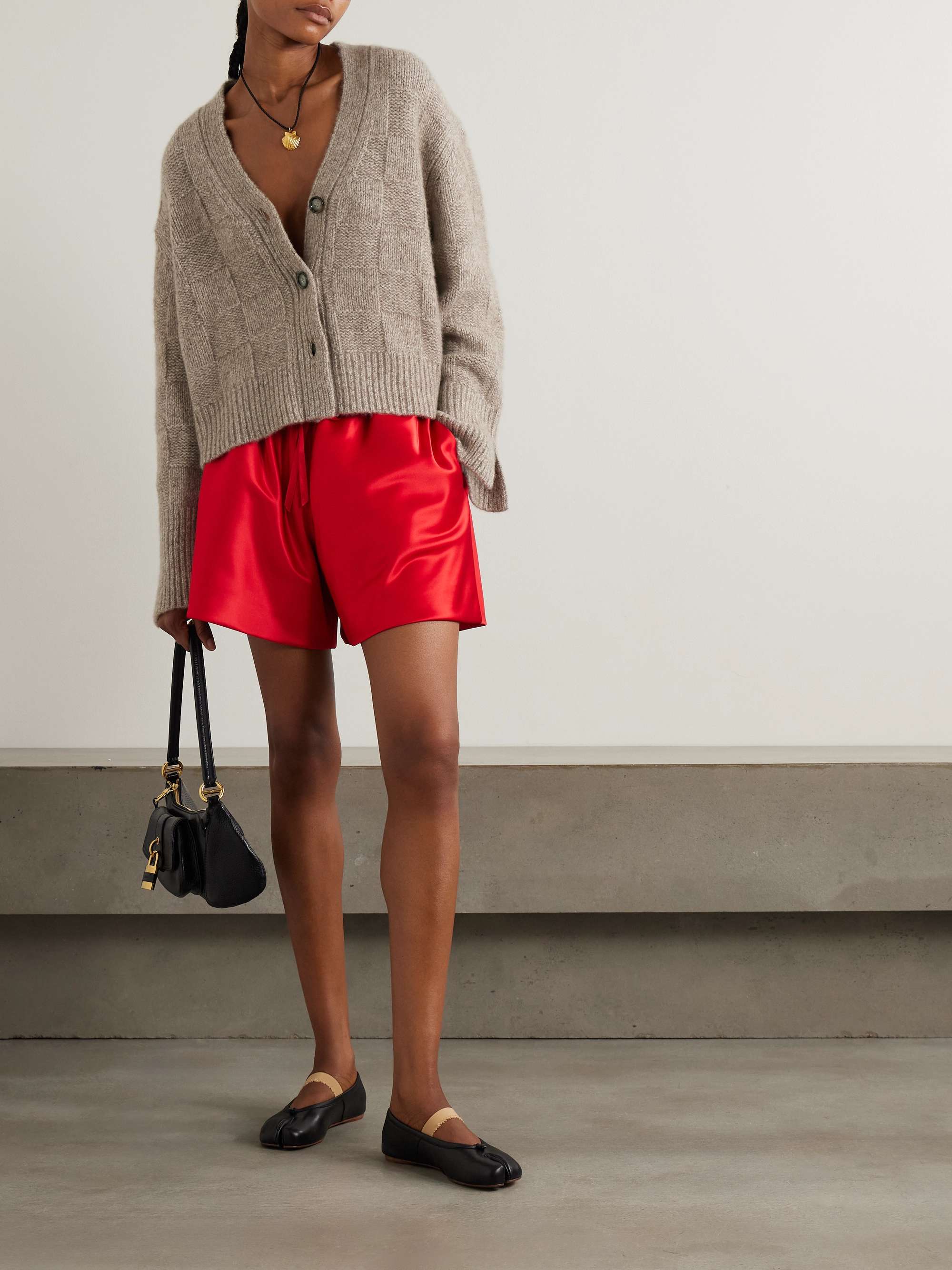ALLUDE 