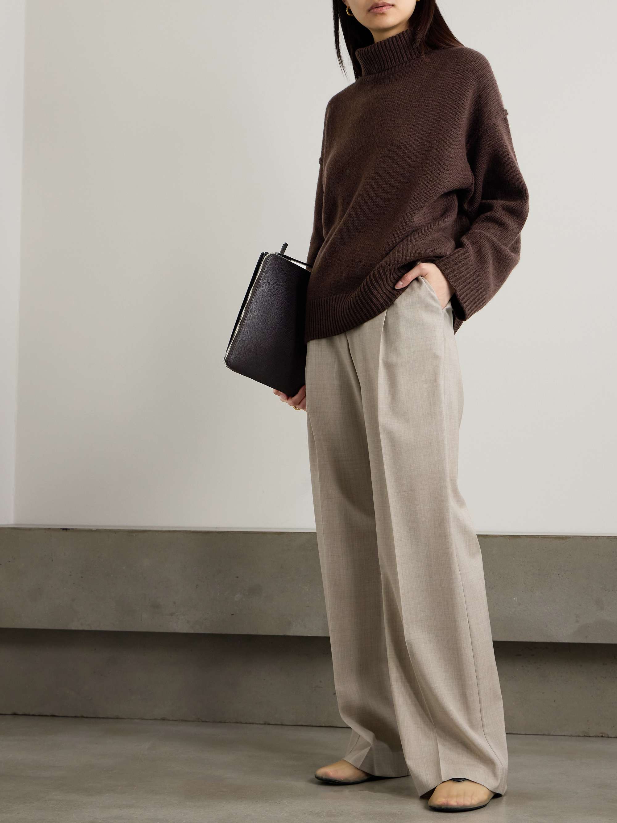 ALLUDE 