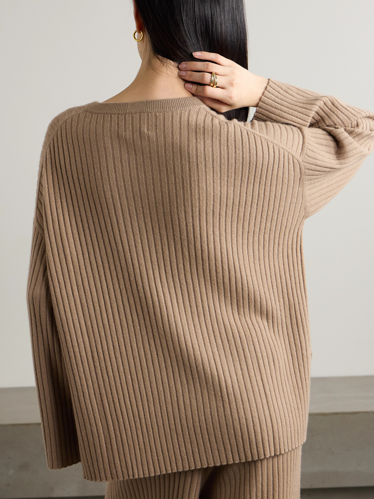 Allude Ribbed Cashmere Sweater In Brown