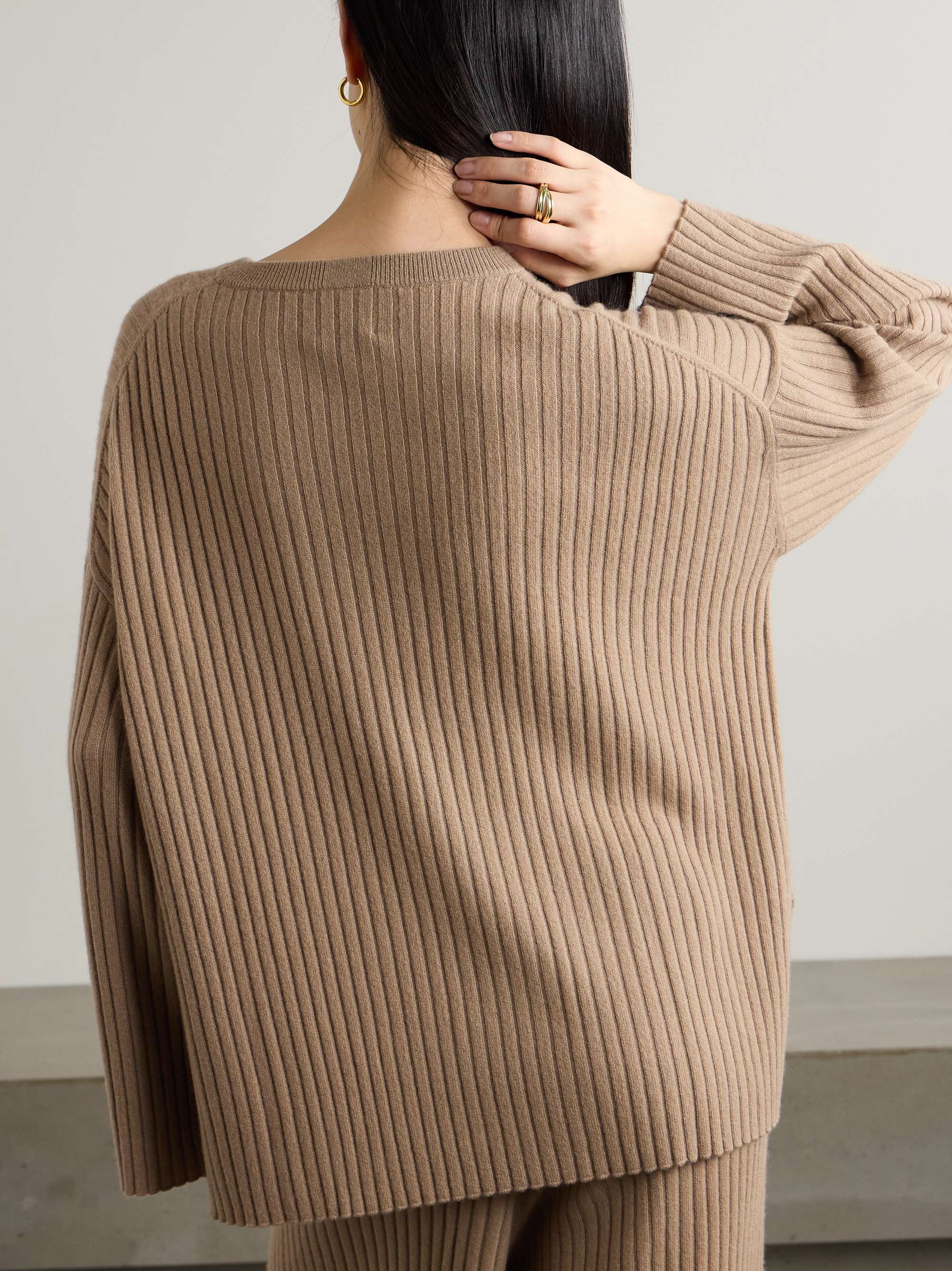 ALLUDE 