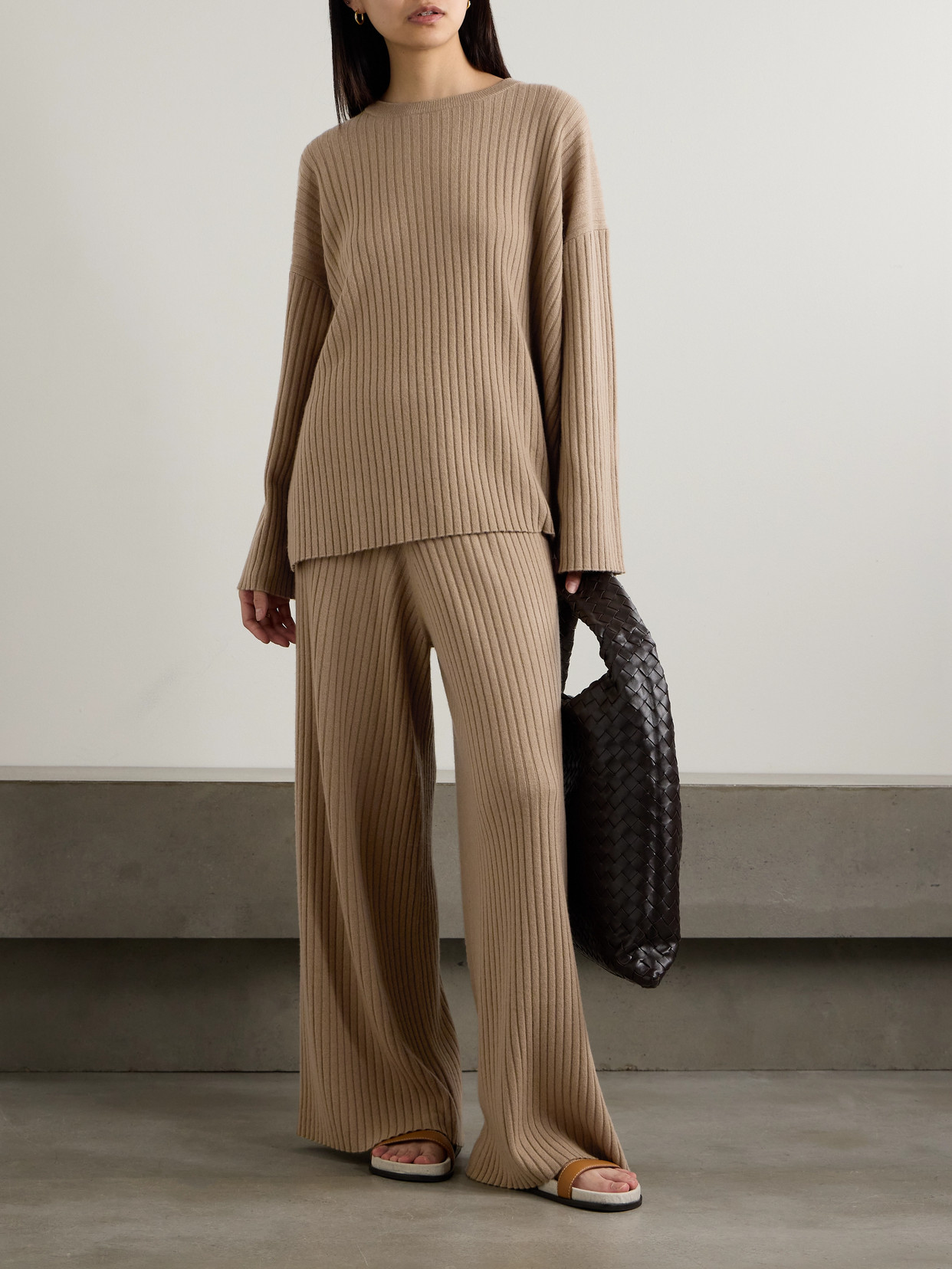 Allude Ribbed Cashmere Sweater In Brown