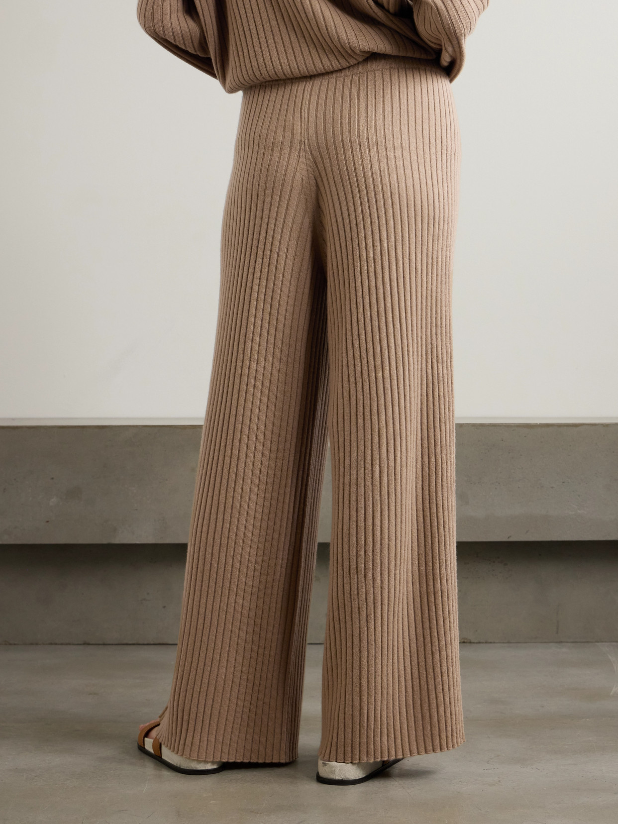 Allude Ribbed Cashmere Wide-leg Pants In Brown