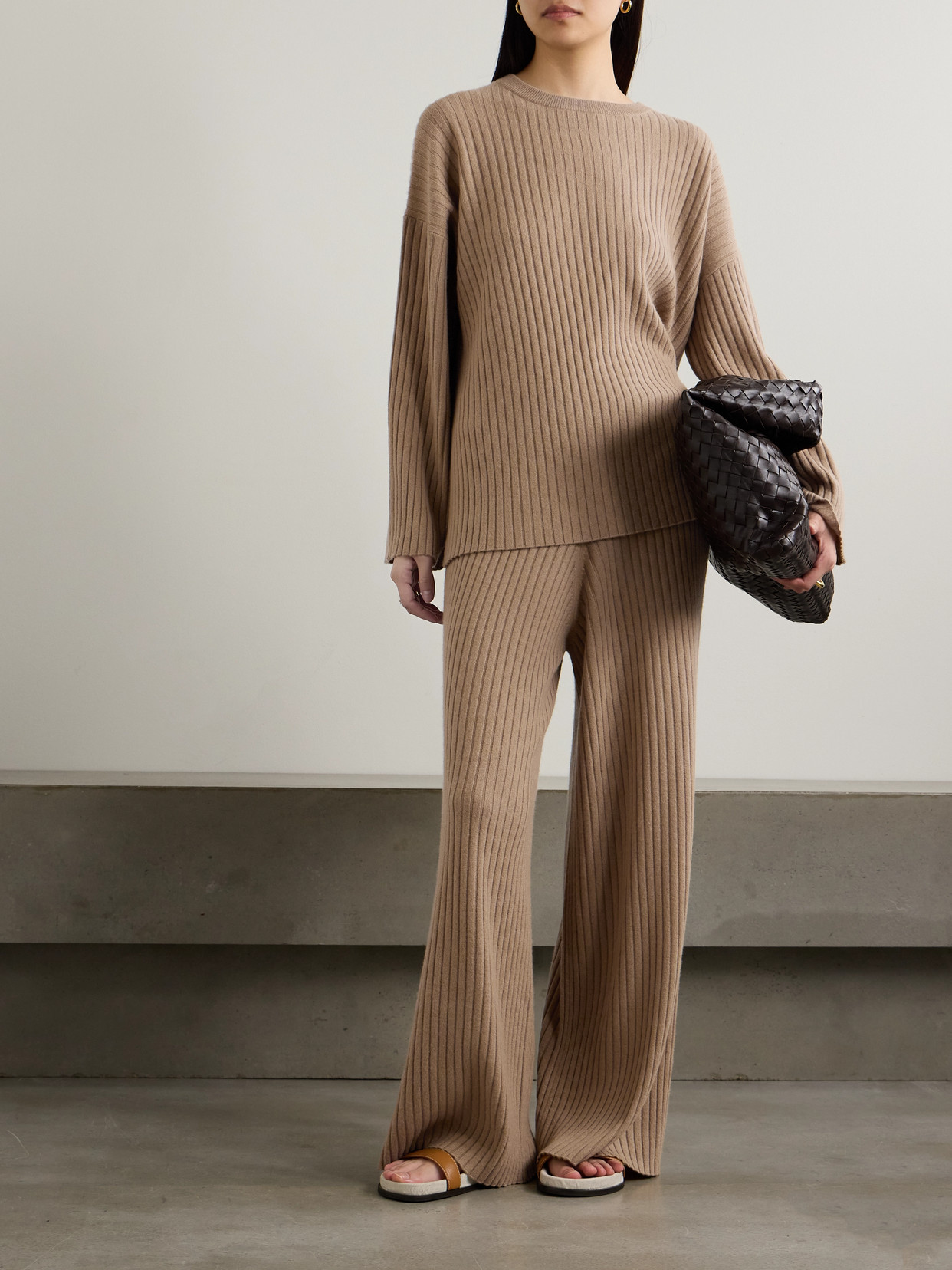 Allude Ribbed Cashmere Wide-leg Pants In Brown