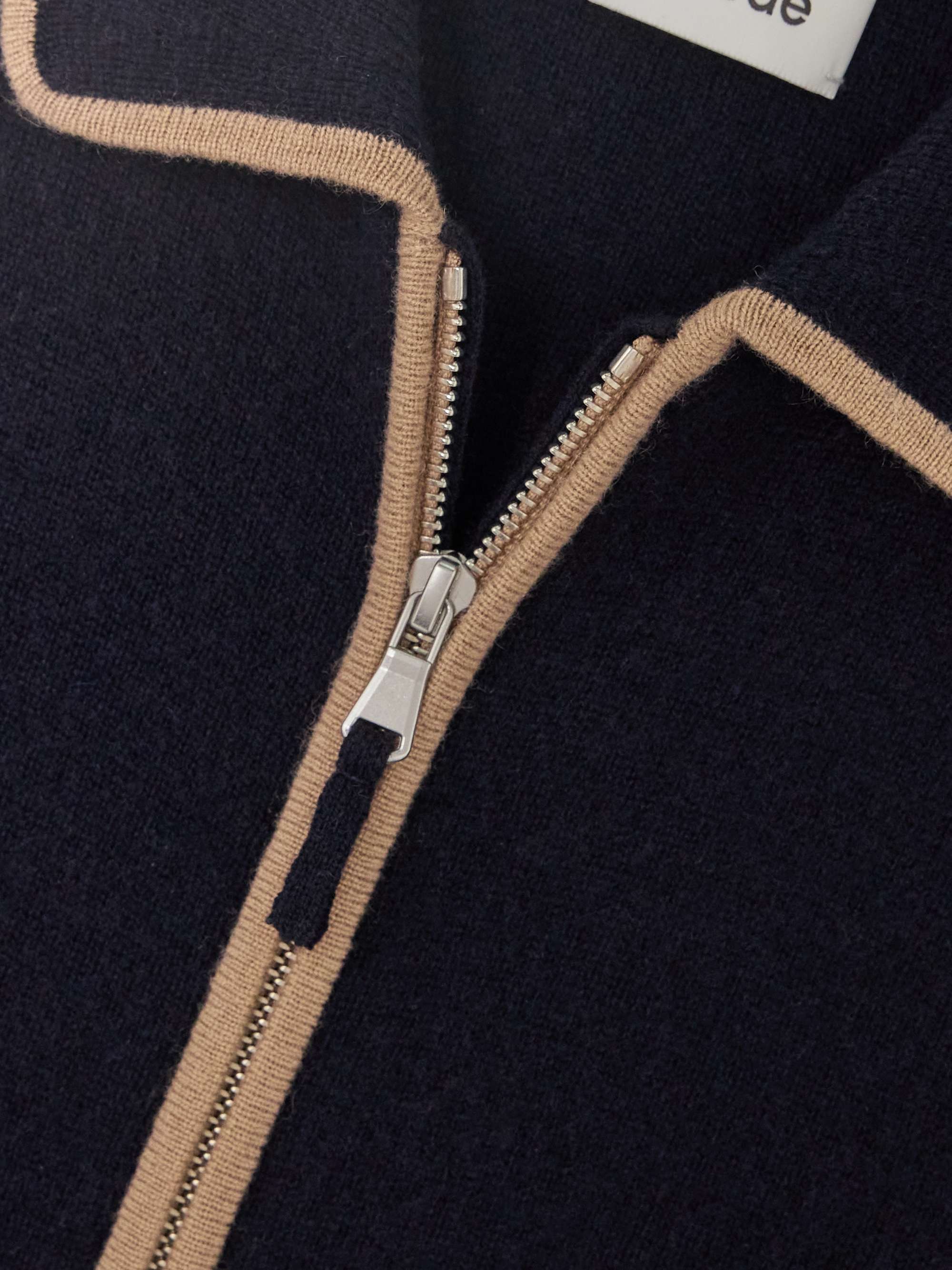 ALLUDE 