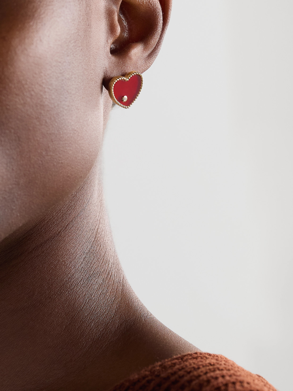 Yvonne Léon Cœur 9-karat Gold, Agate And Diamond Earrings In Red