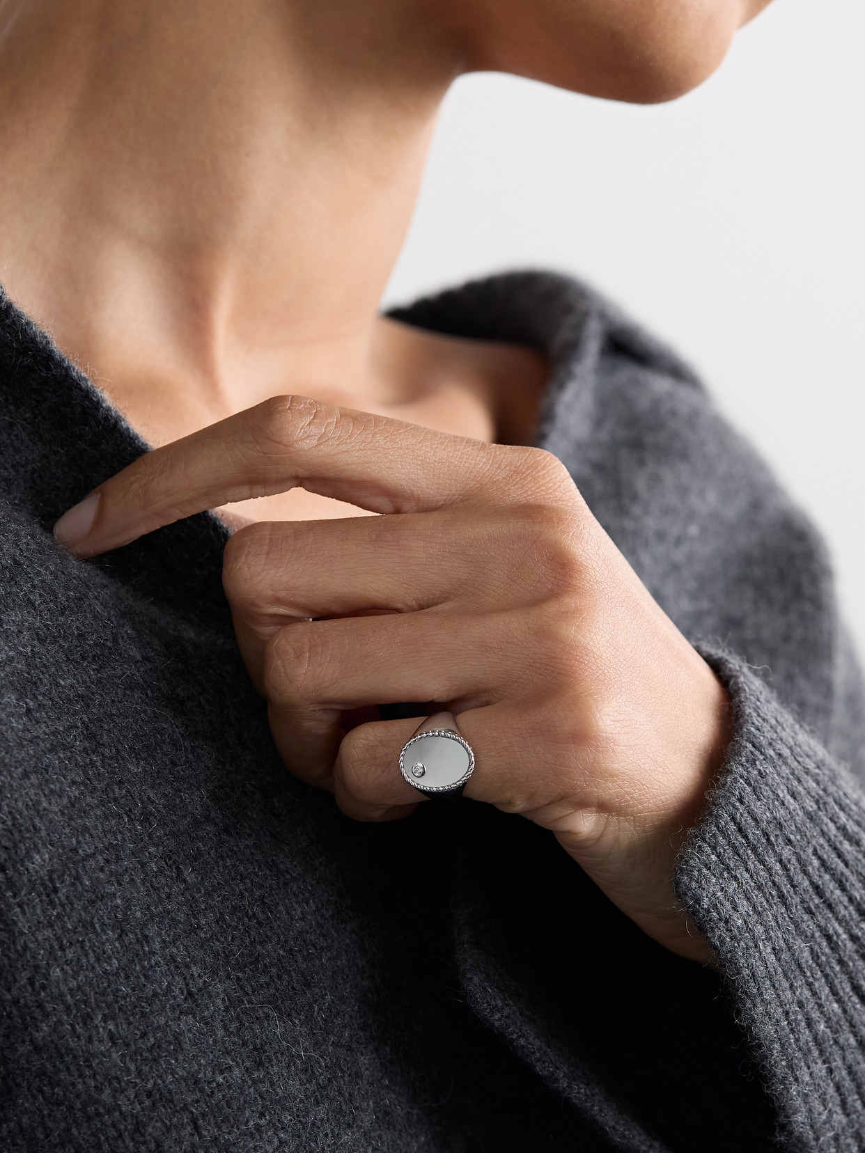 Yvonne Léon Chevalière Ovale 9-karat White Gold, Mother-of-pearl And Diamond Signet Ring In Gold