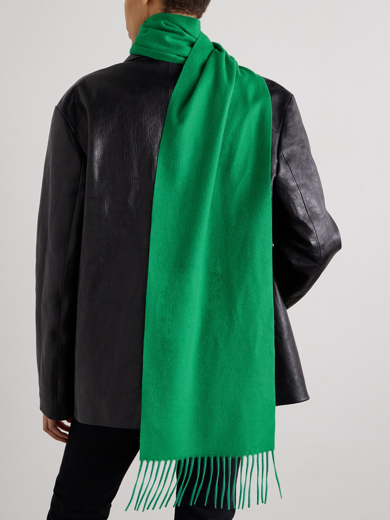 The Row Viktor Fringed Cashmere Scarf In Green