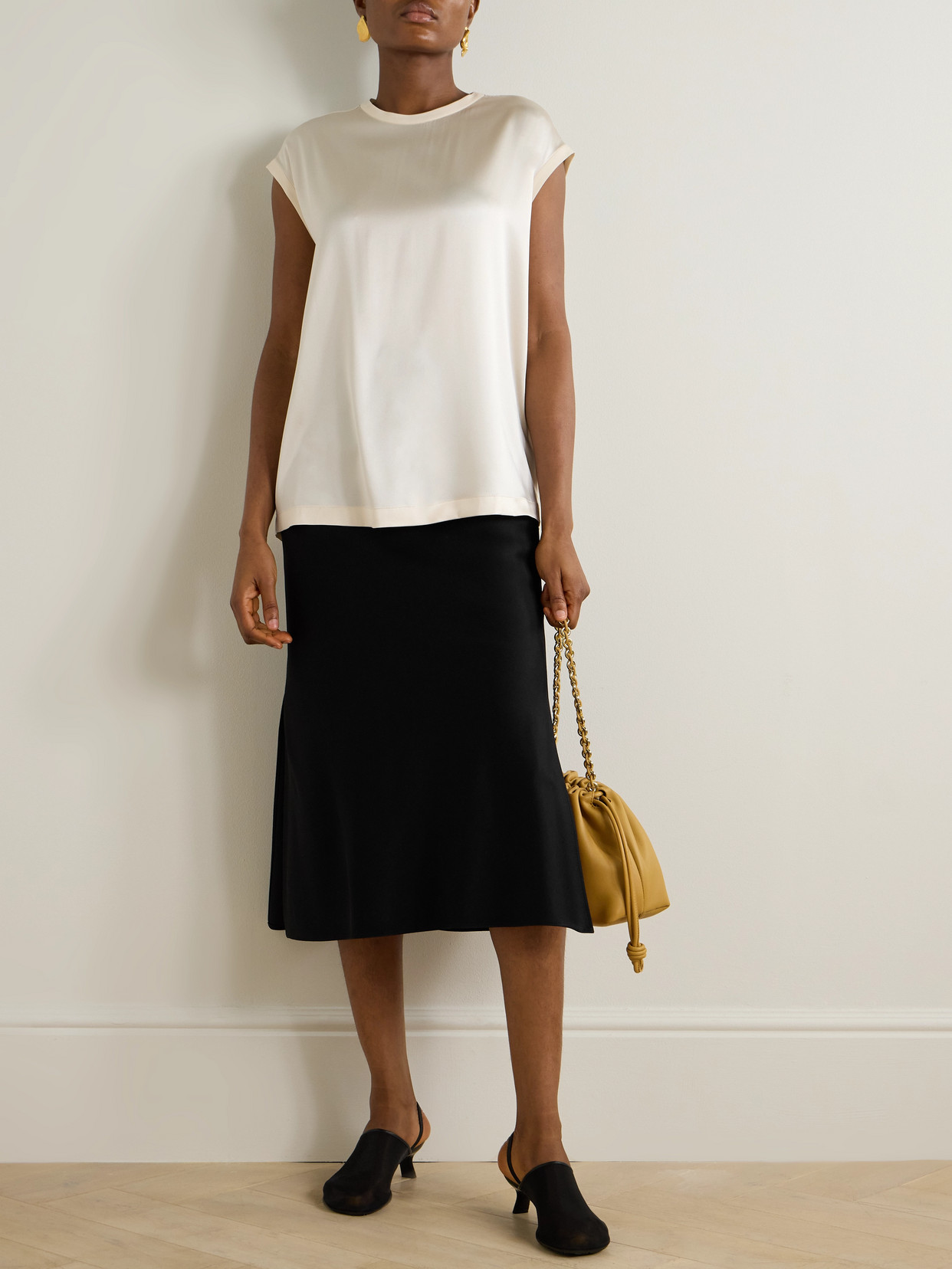Brunello Cucinelli Crepe Midi Skirt In Black