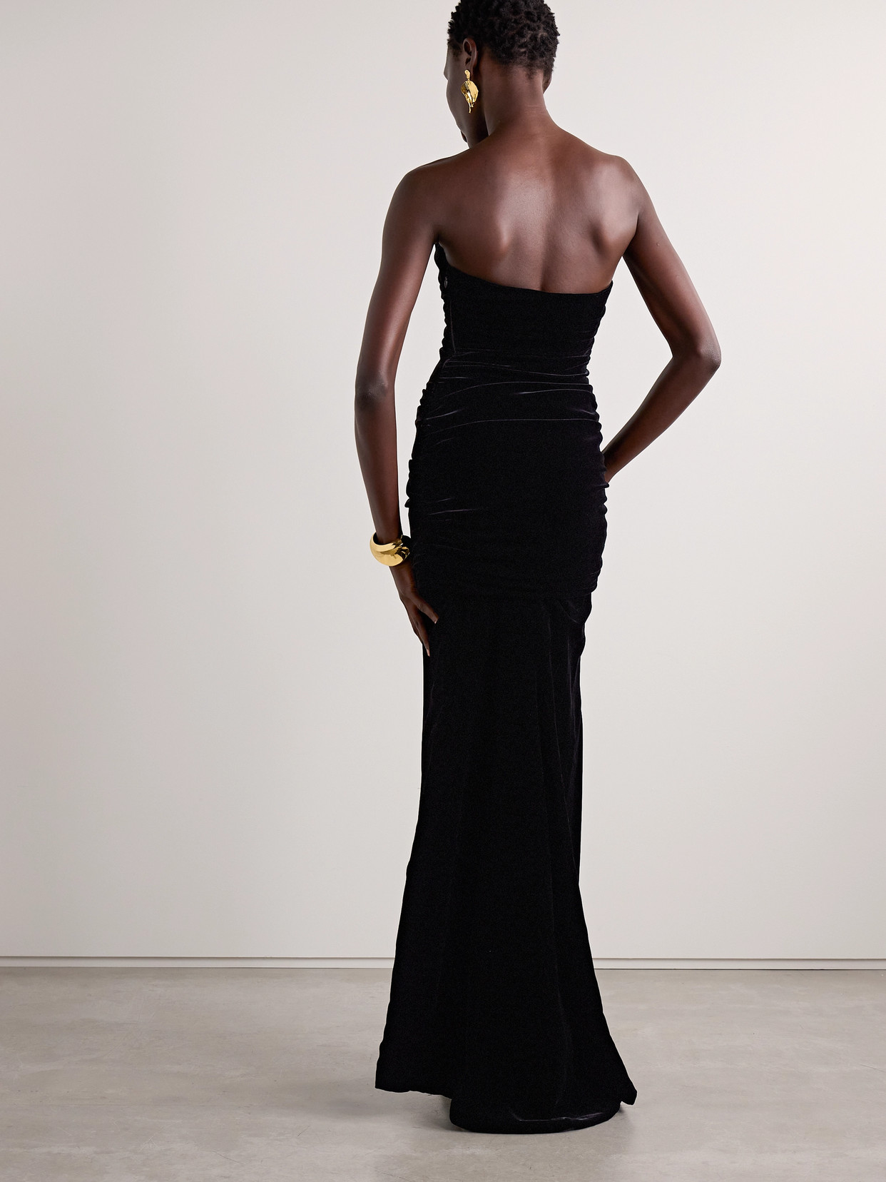 Carolina Herrera Strapless Ruched Layered Velvet Gown In Black
