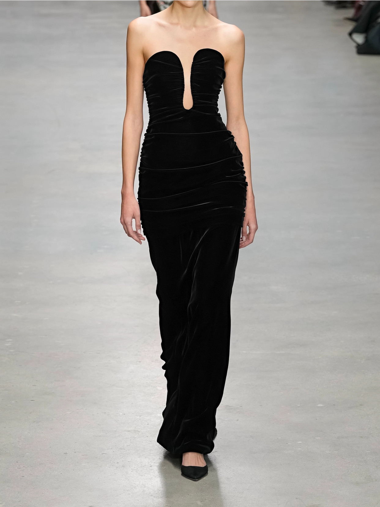 Carolina Herrera Strapless Ruched Layered Velvet Gown In Black