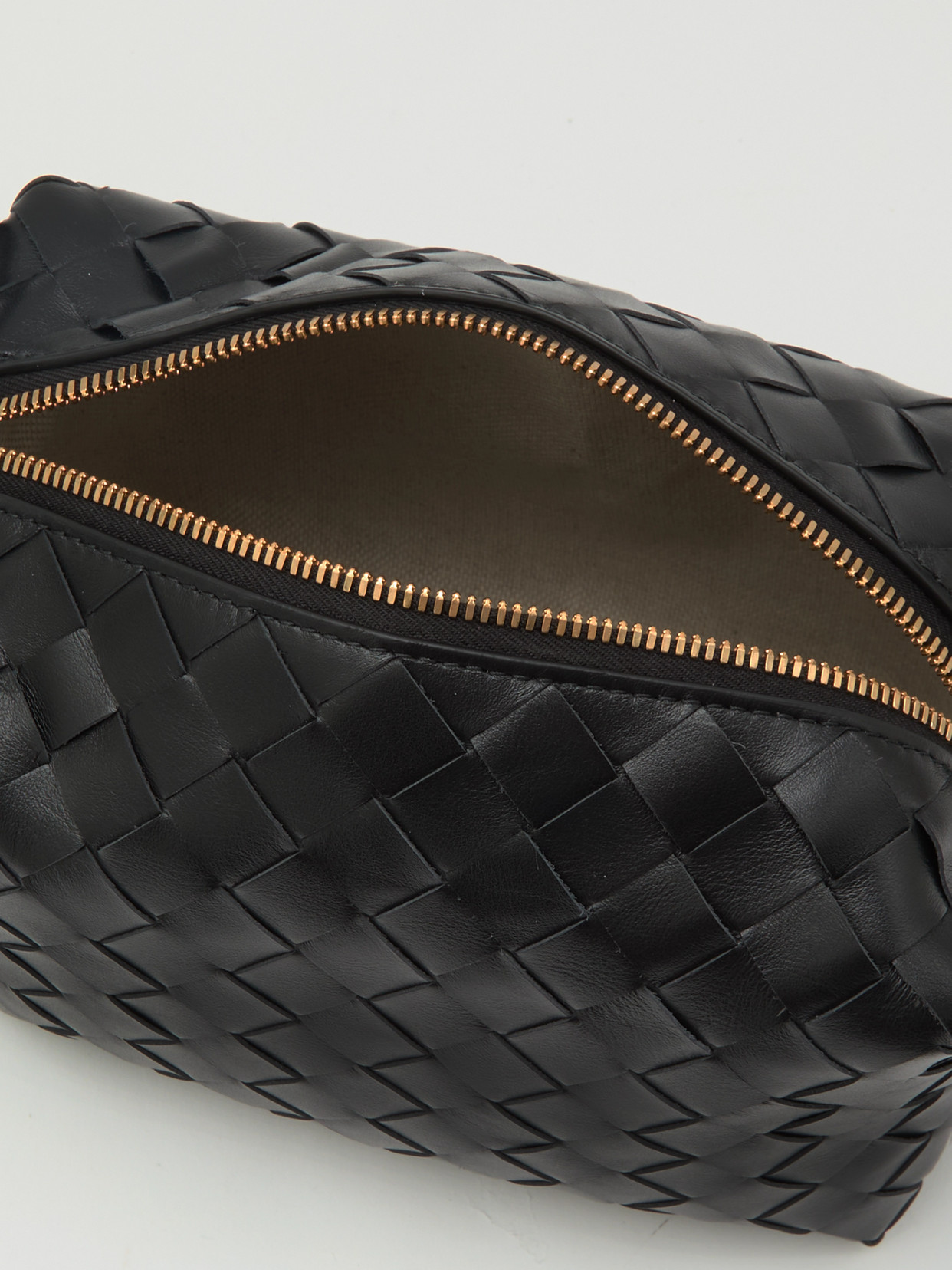 Avenue Small Intrecciato Shoulder Bag