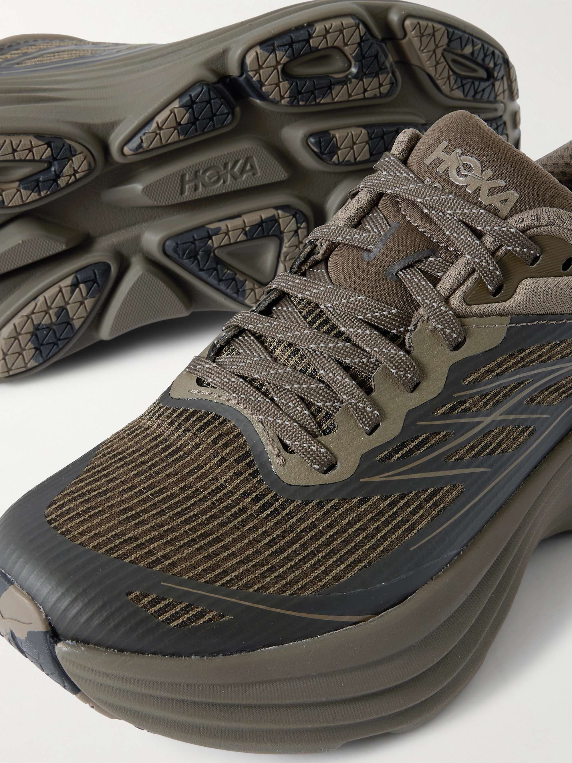 HOKA ONE ONE Stealth/ Tech Bondi 8 Caged メッシュ スニーカー
