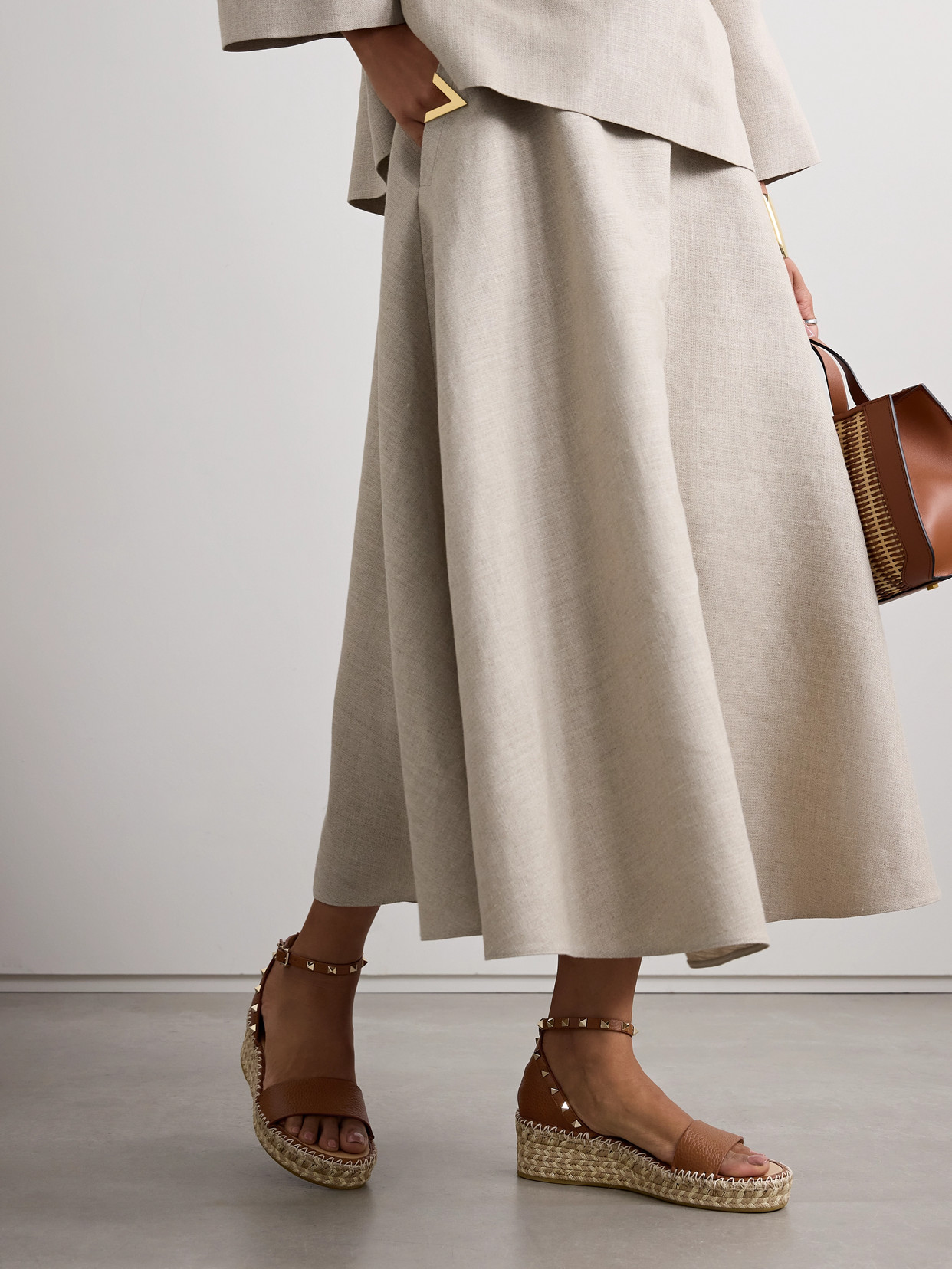 Valentino Rockstud 55 Textured-leather Espadrille Wedge Sandals In Brown