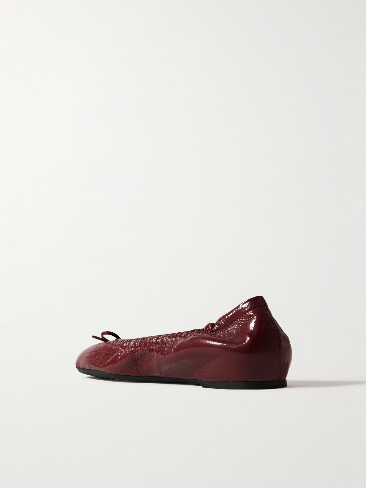Valentino Vlogo Bow-embellished Crinkled Patent-leather Ballet Flats In Red