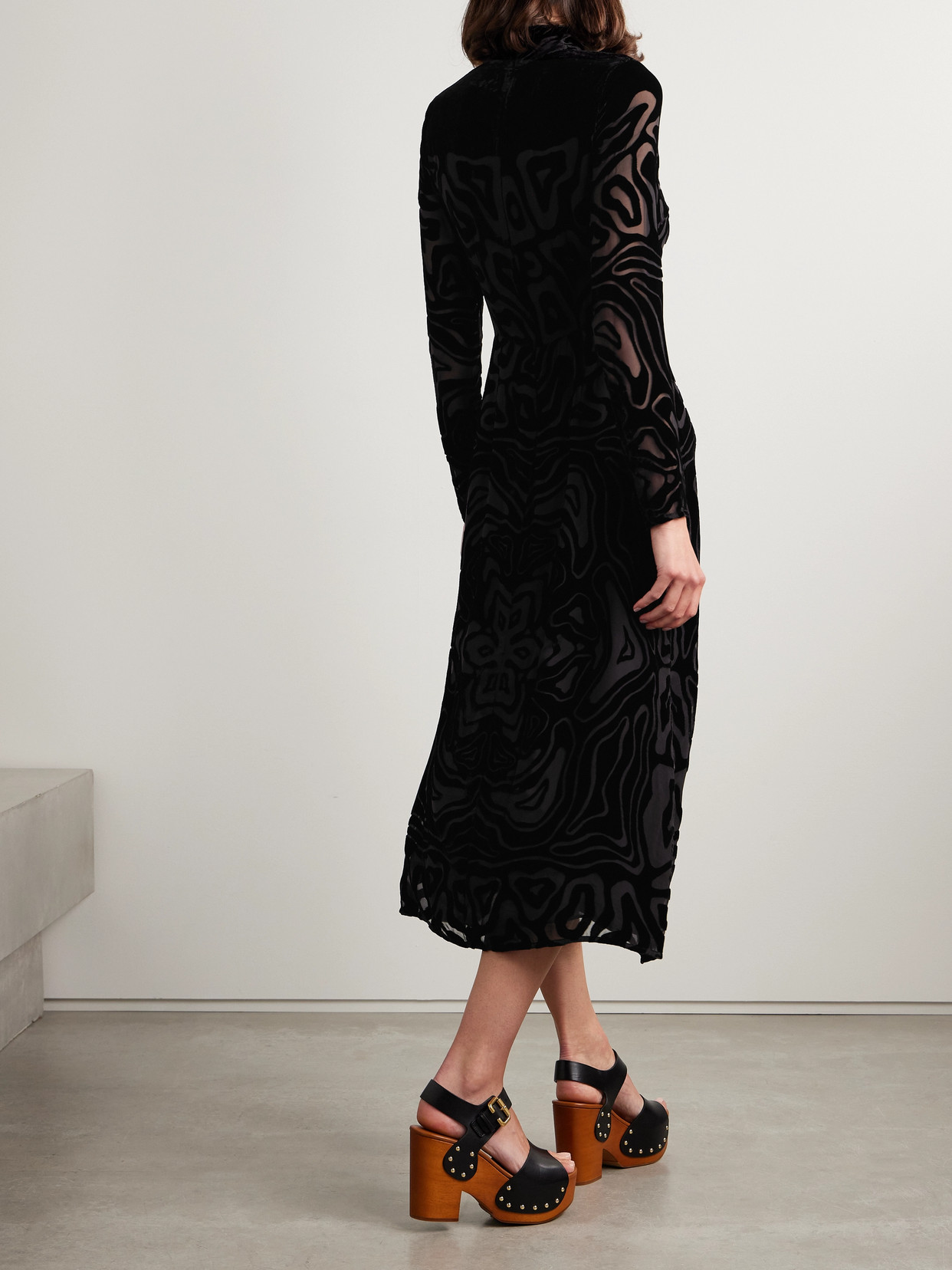 ULLA JOHNSON HELENA DEVORÉ-VELVET MIDI DRESS