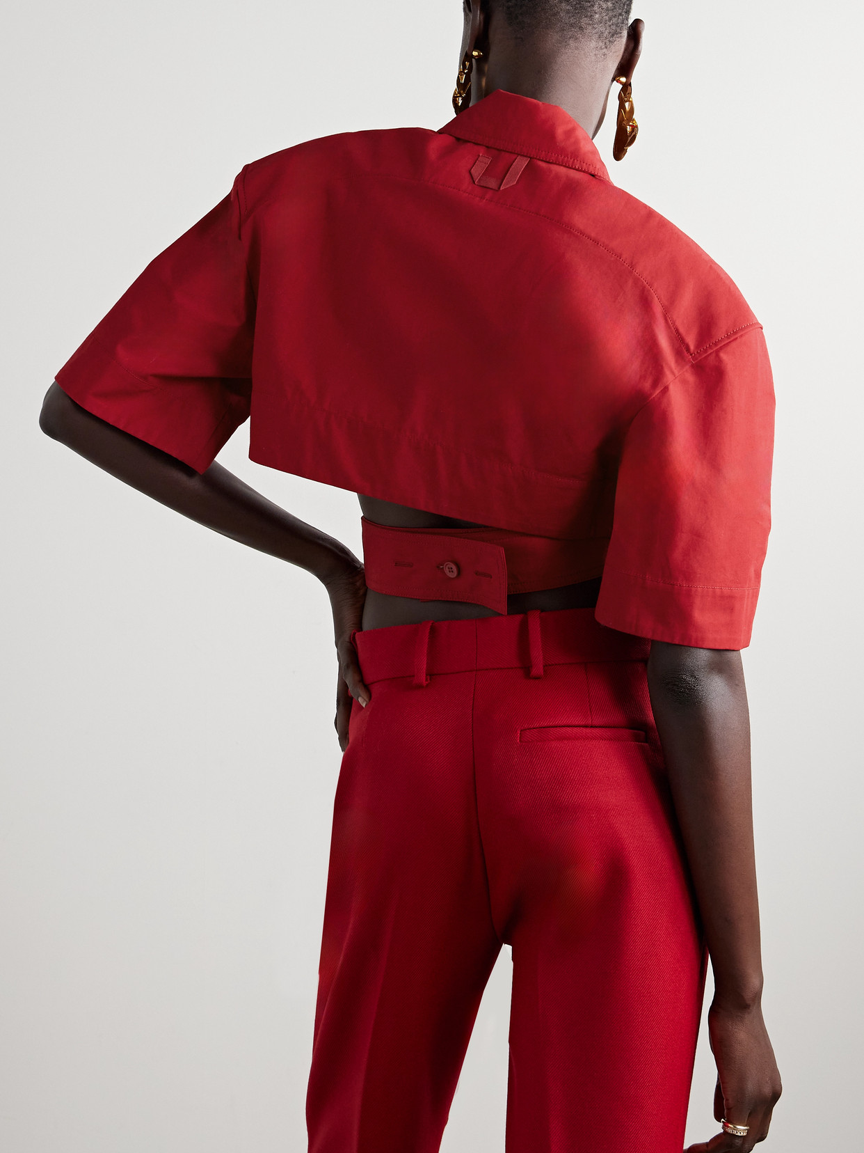 Jacquemus Bari Cropped Cutout Cotton-poplin Shirt In Red